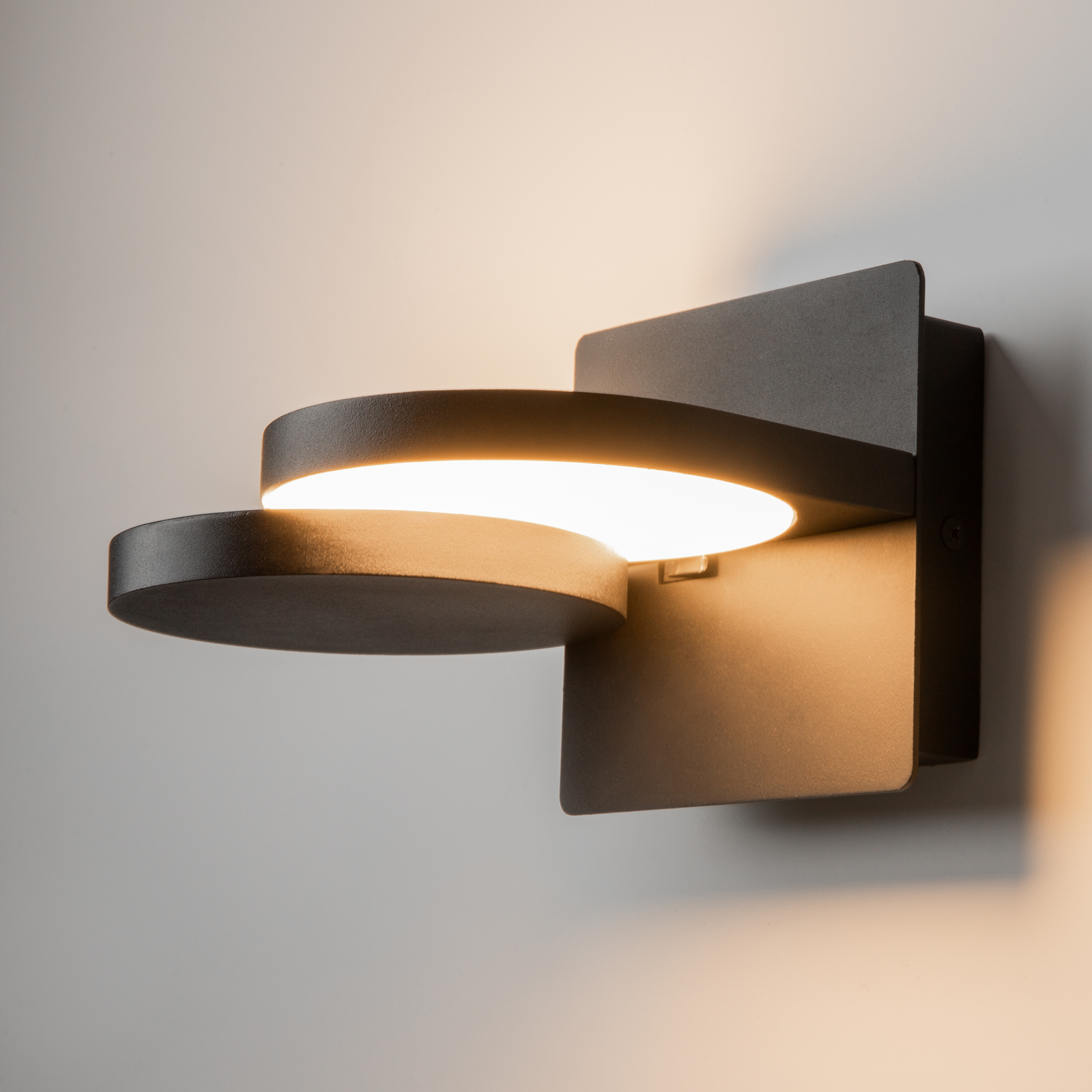 картинка Настенный светильник (бра) Maytoni MOD354WL-L12B3K