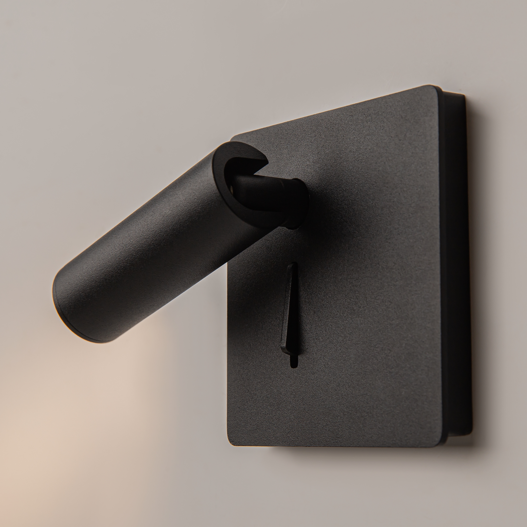 картинка Настенный светильник (бра) Technical C040WL-L3B3K