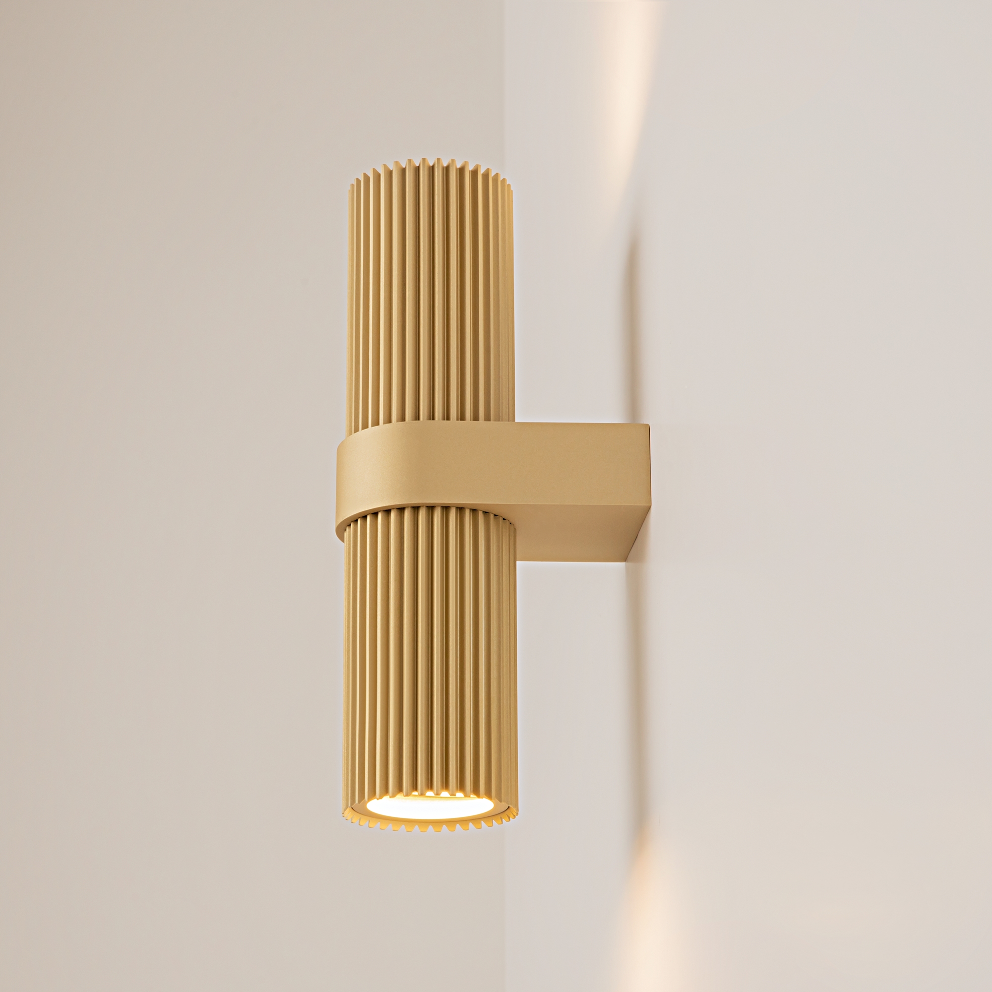 картинка Настенный светильник (бра) Maytoni MOD326WL-02MG