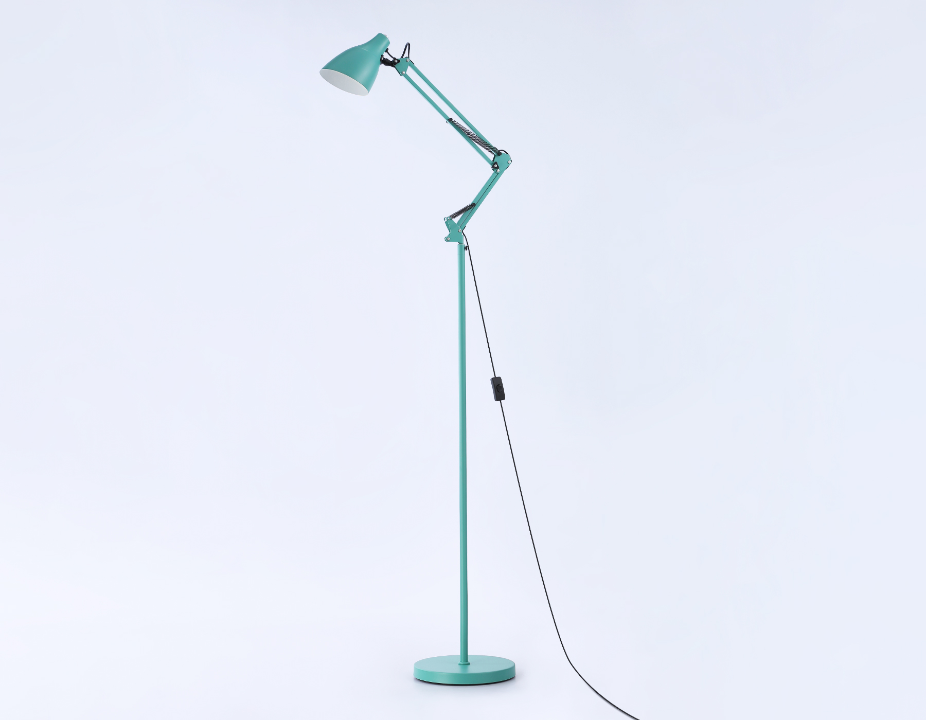 картинка Светильник напольный с выключателем на проводе