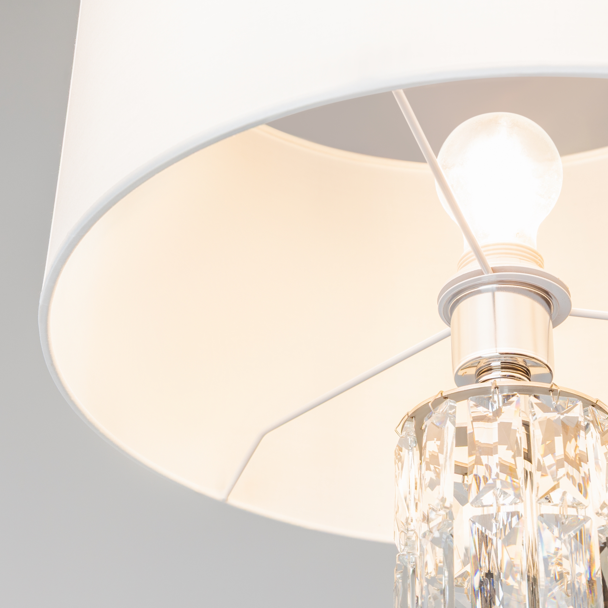 картинка Напольный светильник (торшер) Maytoni DIA008FL-01CH