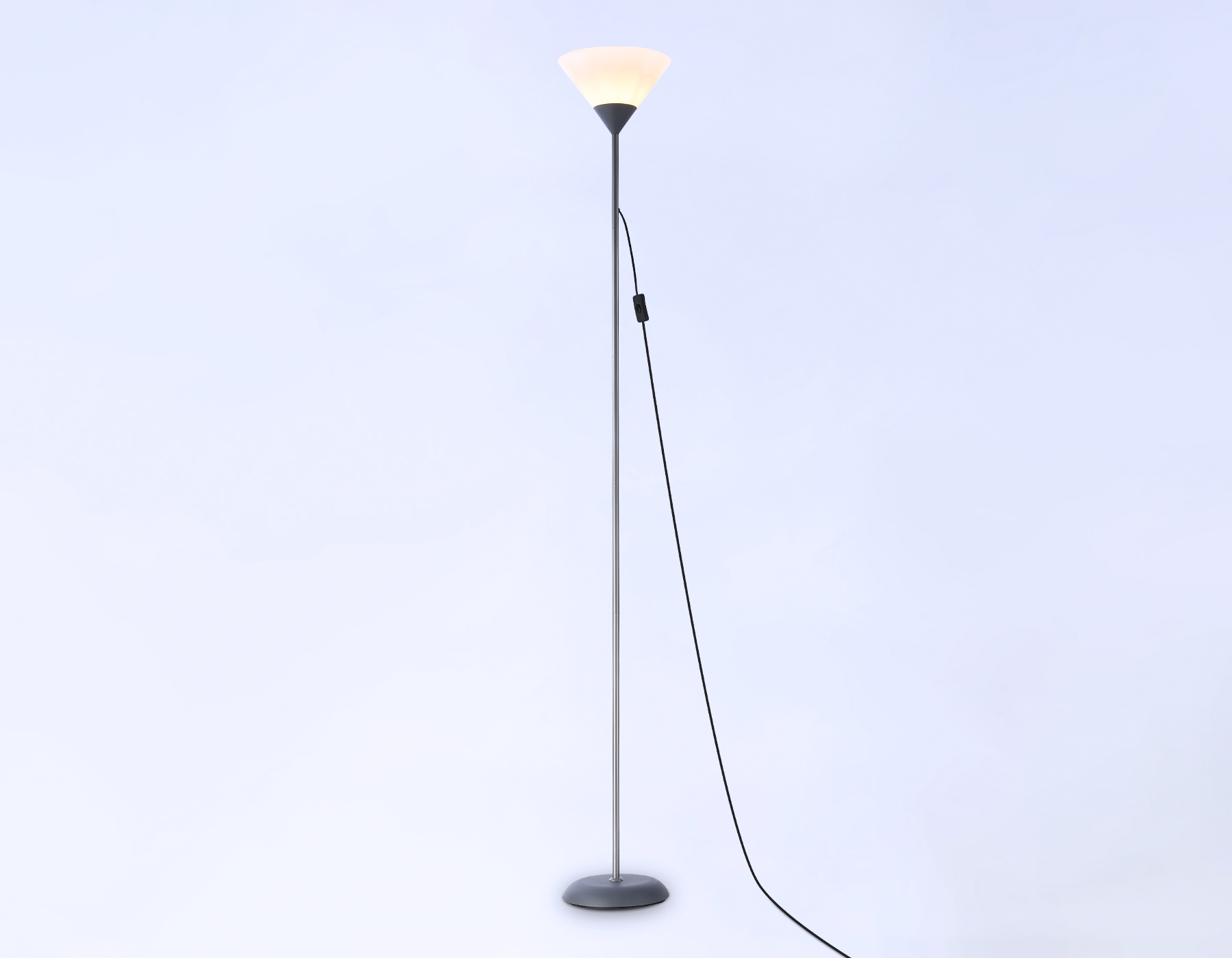 картинка Светильник напольный с выключателем на проводе