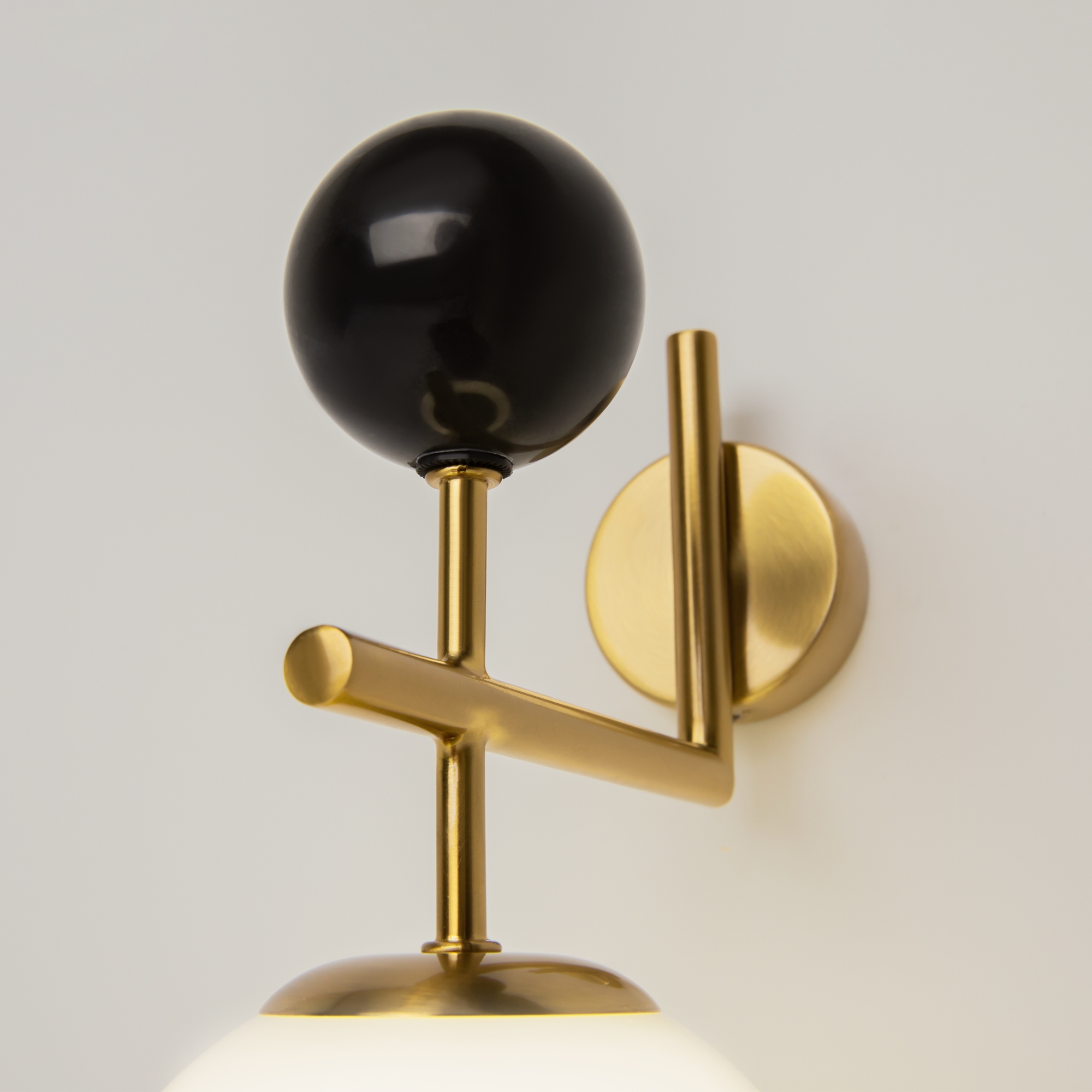 картинка Настенный светильник (бра) Maytoni MOD436WL-01BS