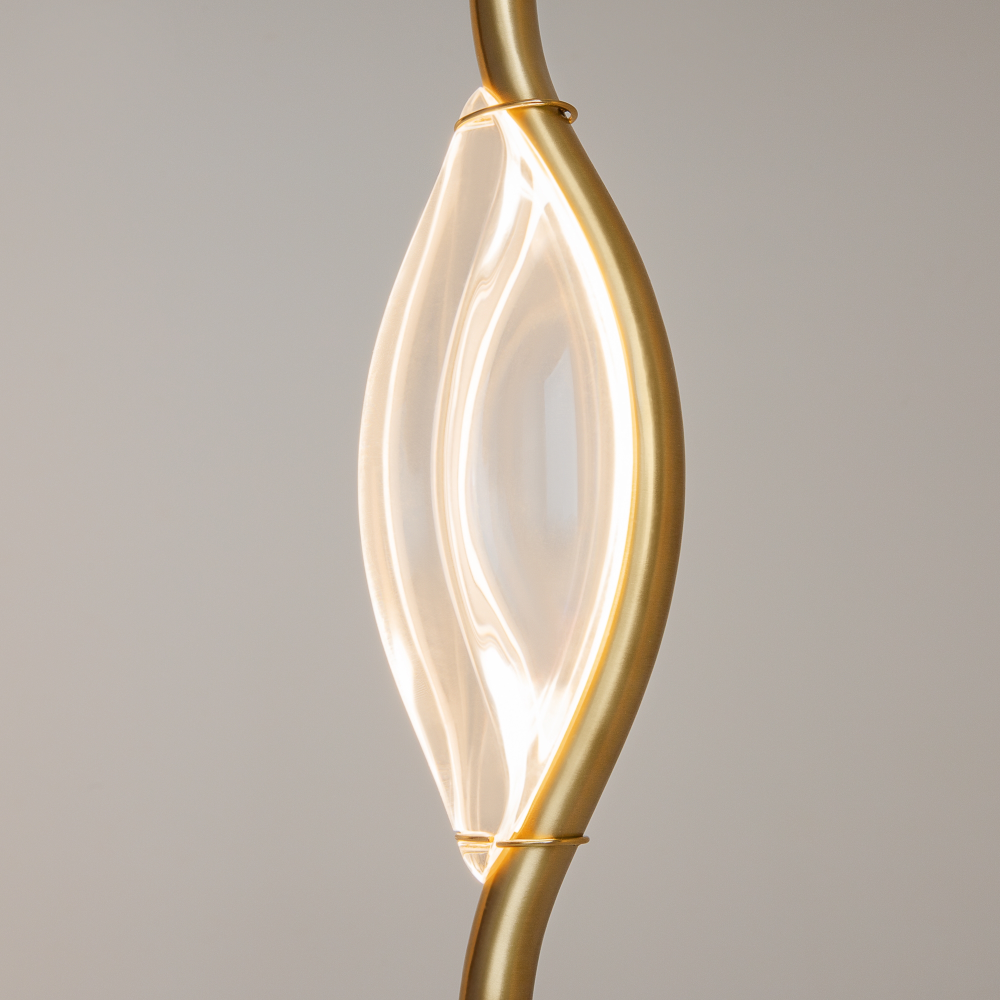 картинка Подвесной светильник Maytoni MOD347PL-L8BS3K