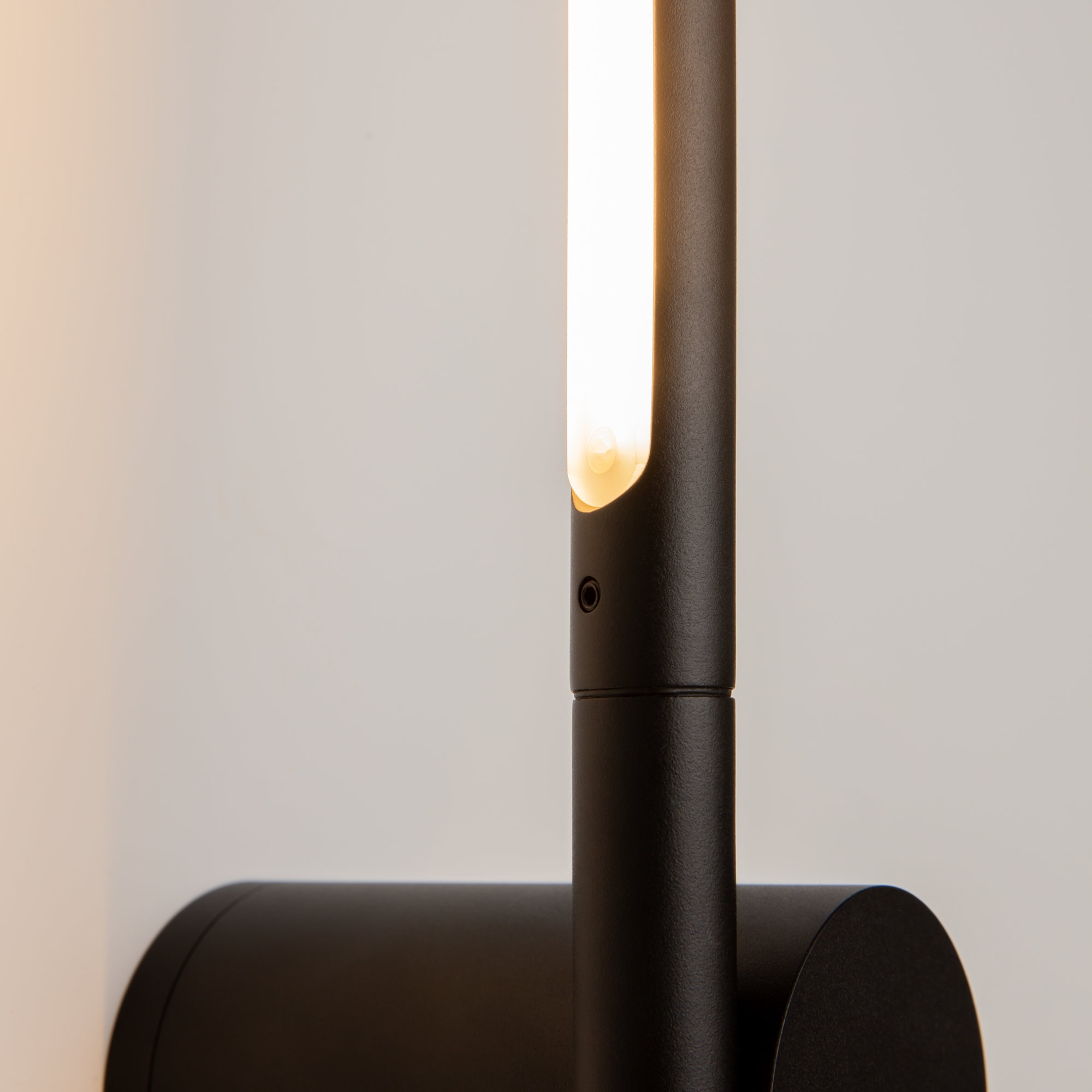 картинка Настенный светильник (бра) Maytoni MOD432WL-L9B3K