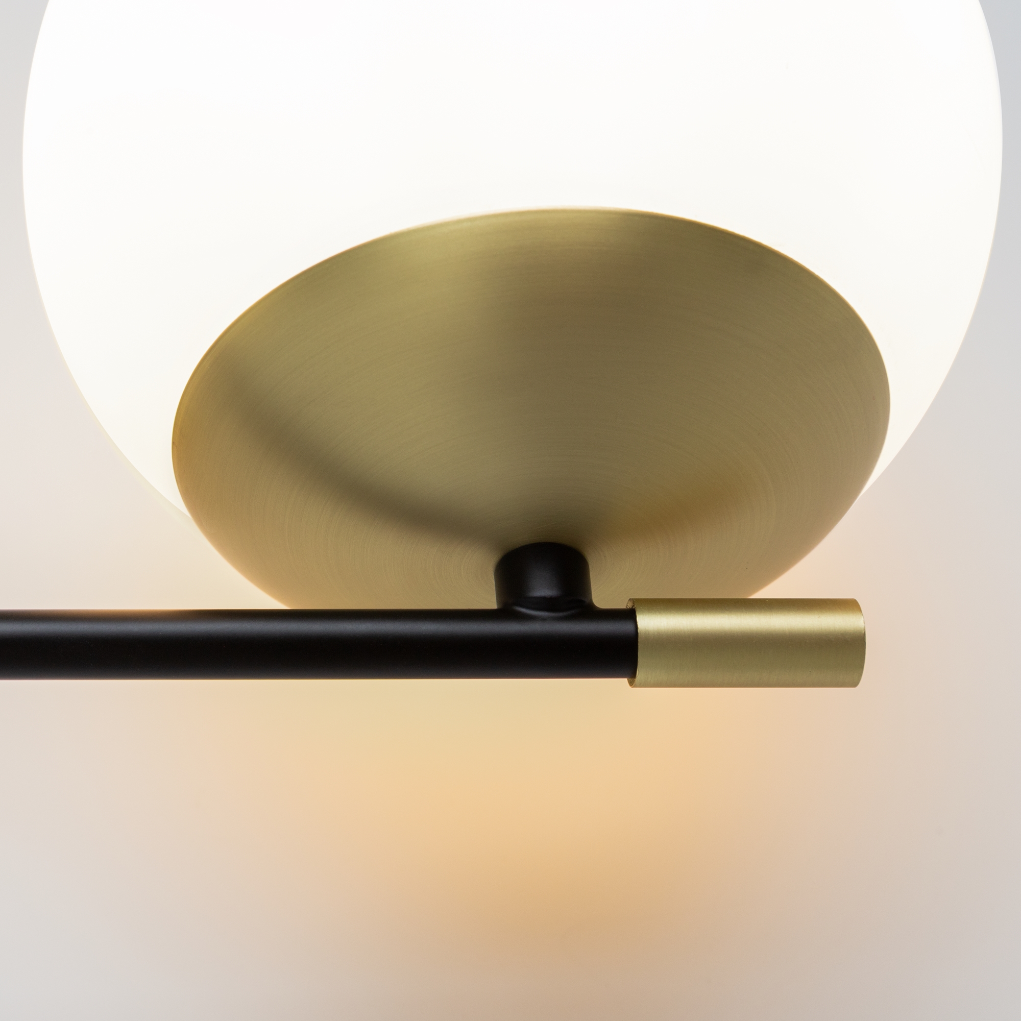 картинка Настенный светильник (бра) Maytoni MOD048WL-02G