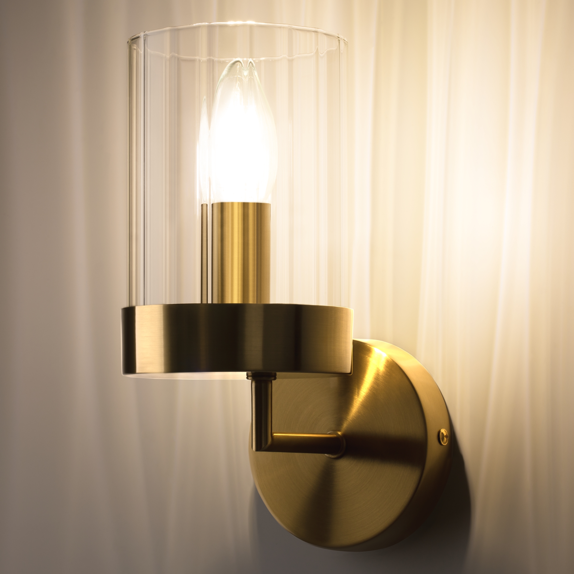 картинка Настенный светильник (бра) Freya FR5426WL-01BS