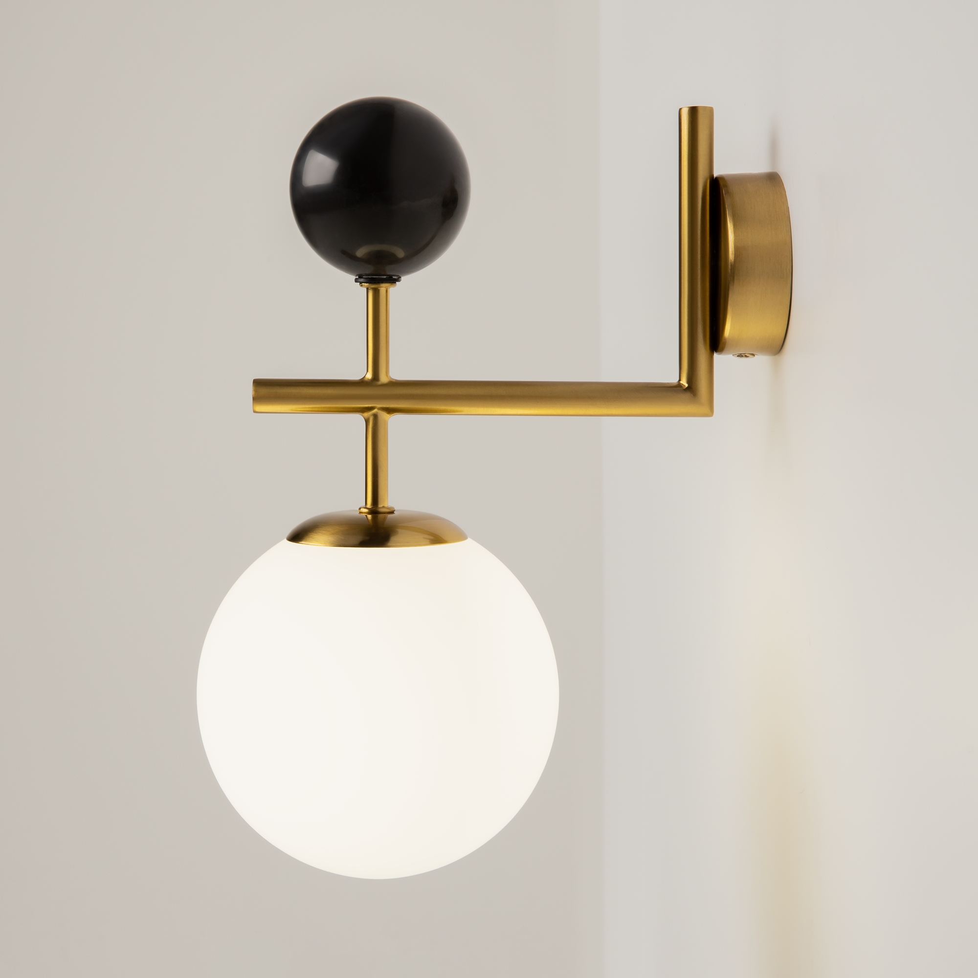 картинка Настенный светильник (бра) Maytoni MOD436WL-01BS