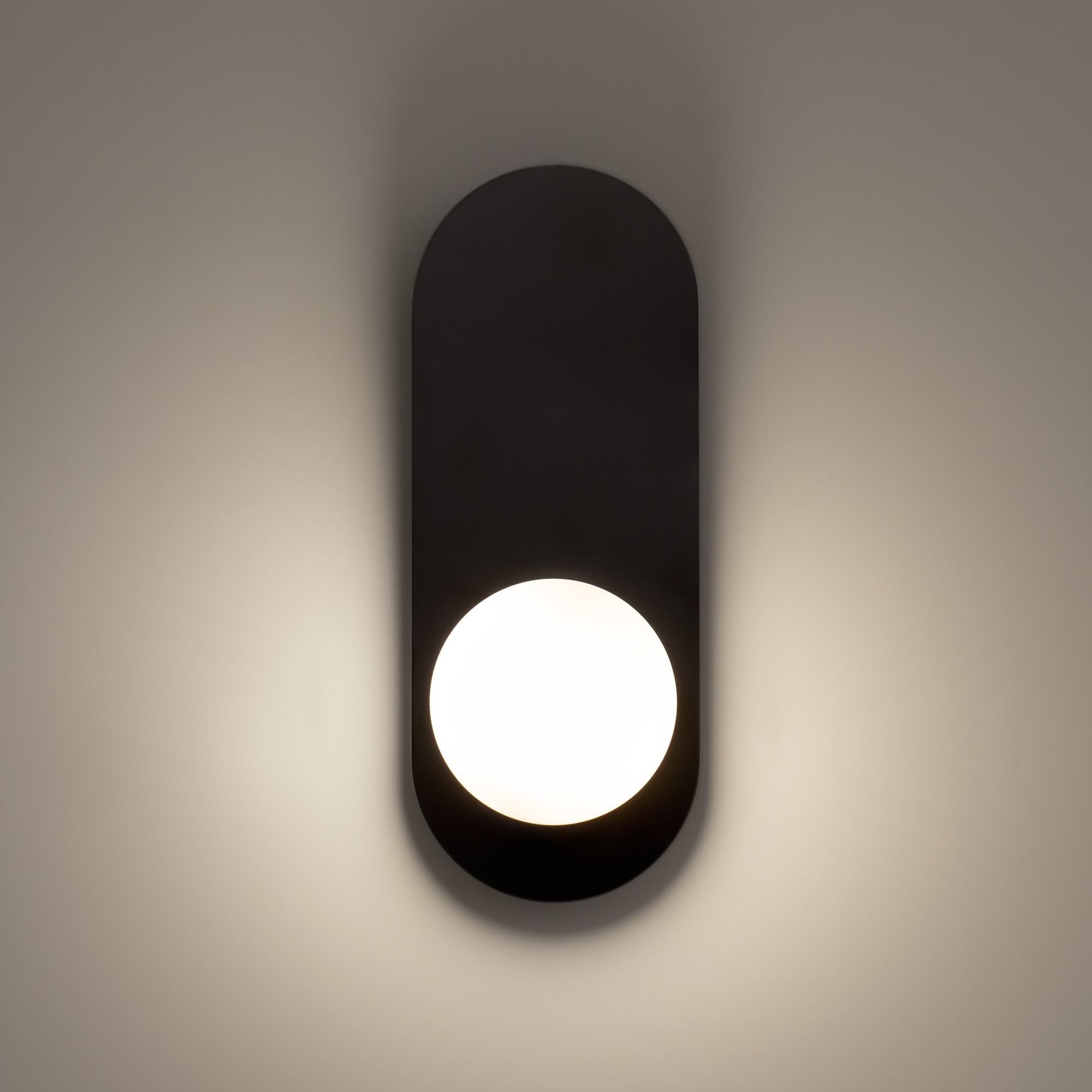 картинка Настенный светильник (бра) Maytoni MOD419WL-01B