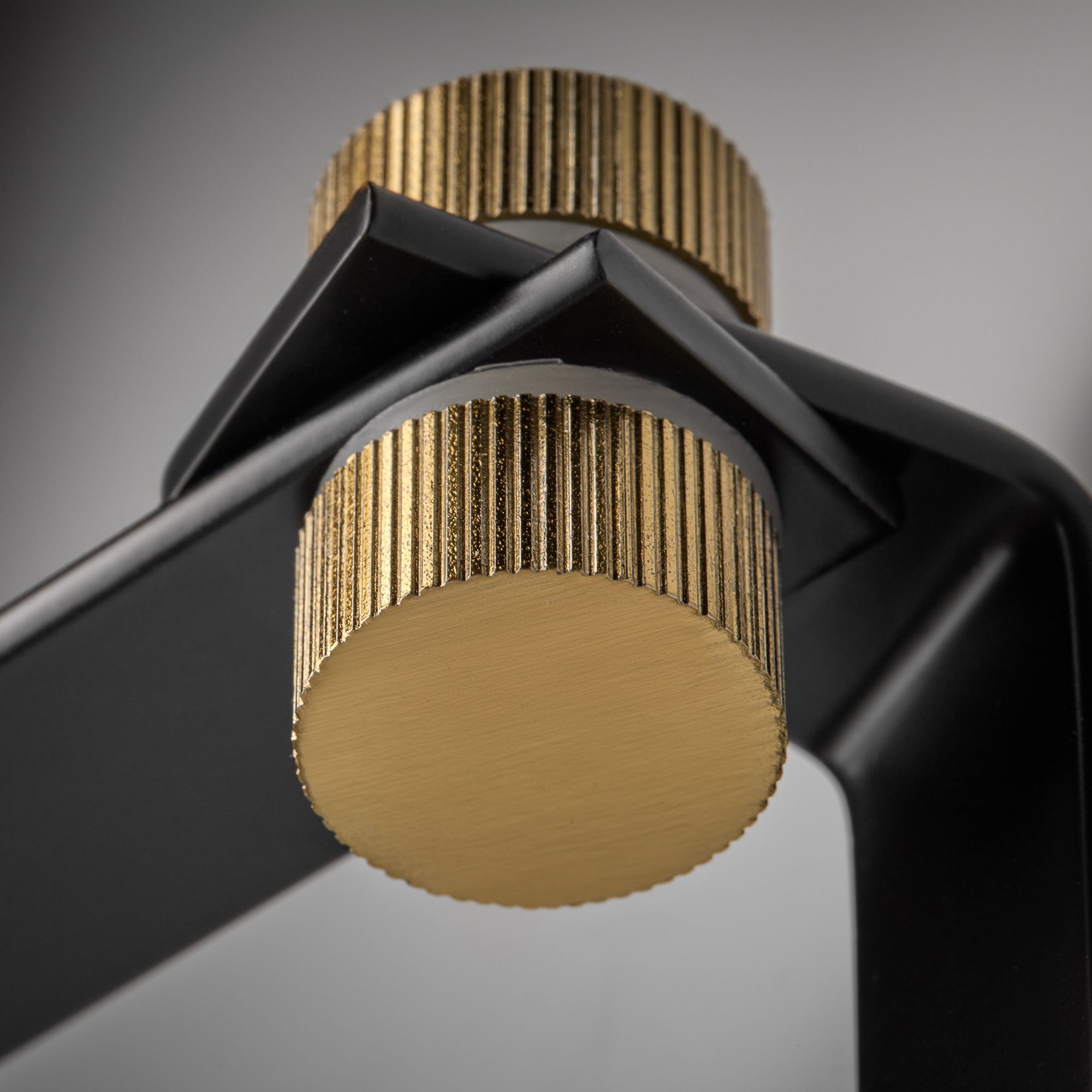 картинка Настенный светильник (бра) Freya FR5383WL-01B