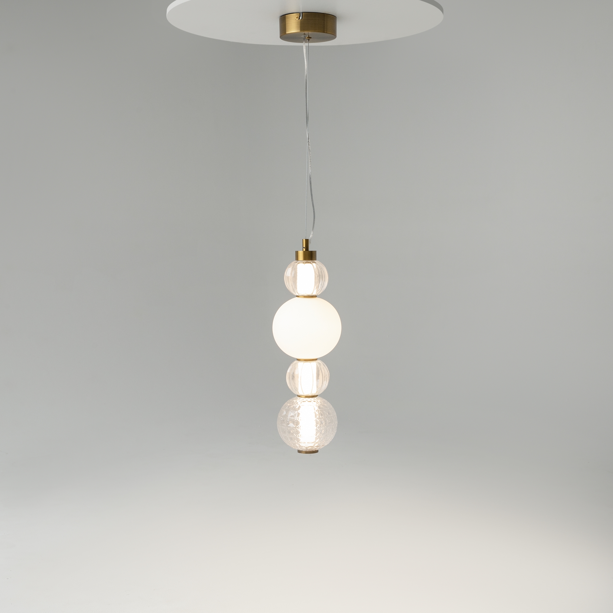 картинка Подвесной светильник Maytoni P069PL-L17G3K