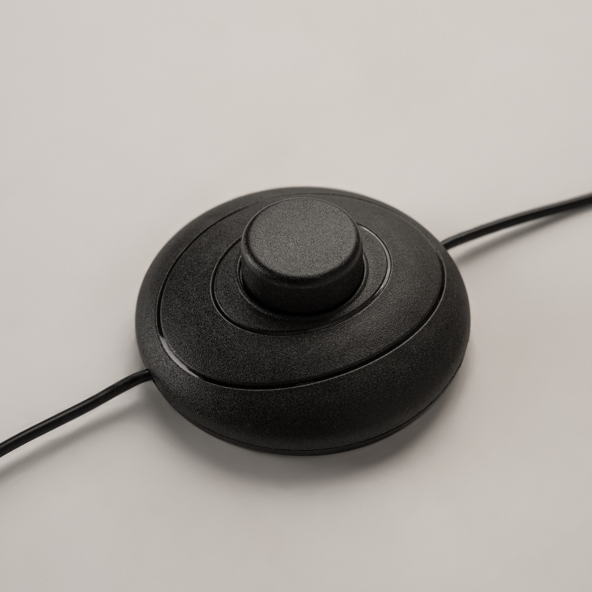 картинка Напольный светильник (торшер) Maytoni MOD126FL-01B