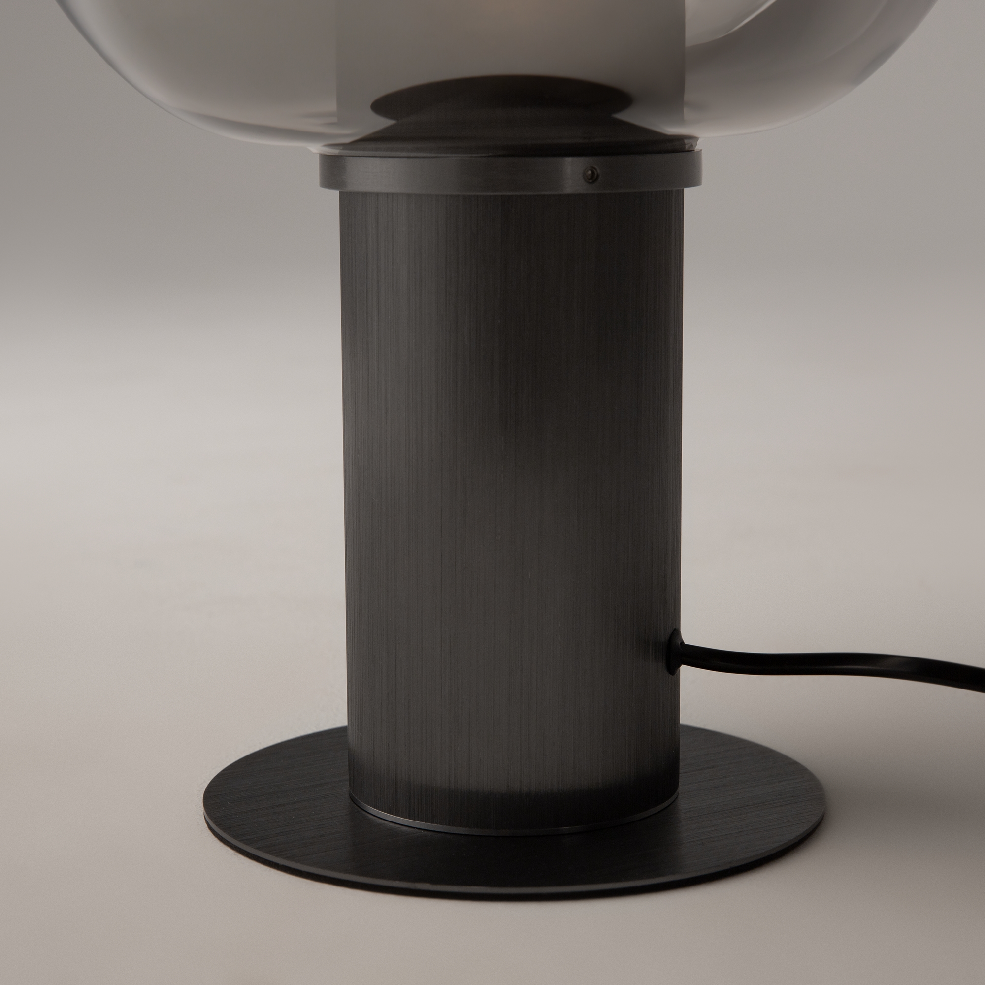 картинка Настольный светильник Maytoni MOD414TL-01B