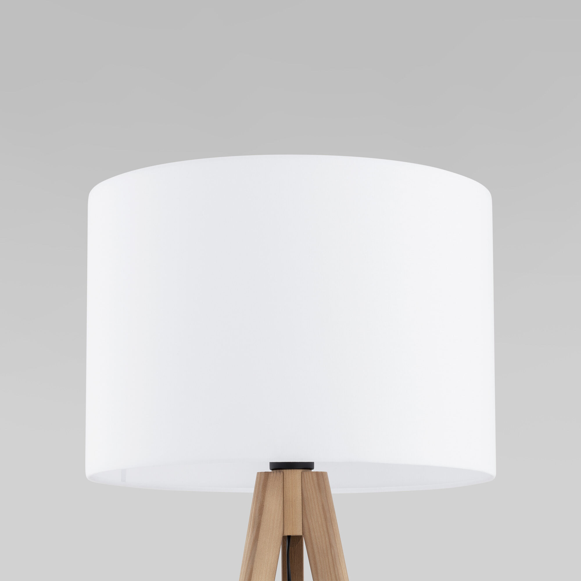 картинка Напольный светильник с тканевым абажуром 16006 Grand