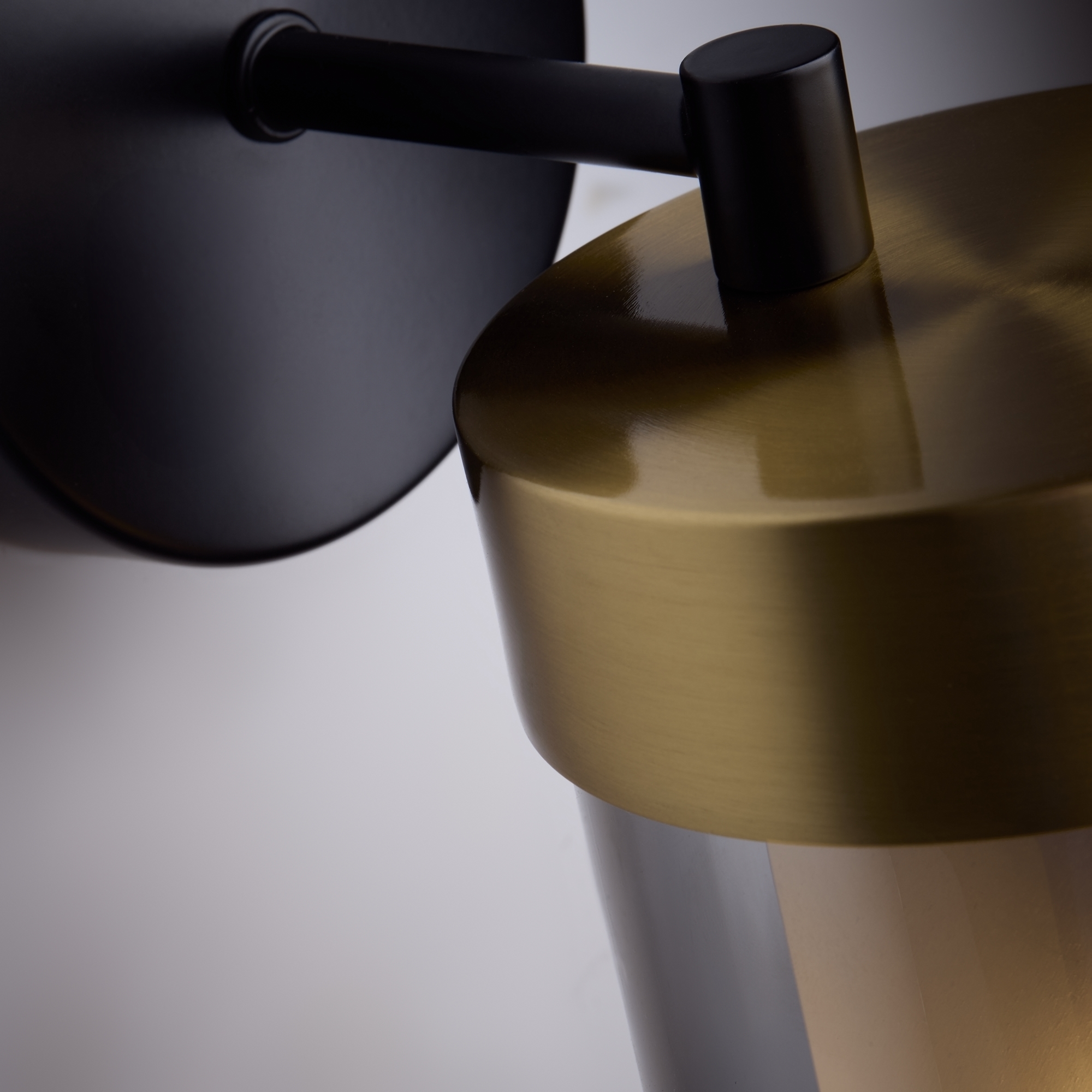 картинка Настенный светильник (бра) Freya FR5432WL-01BBS