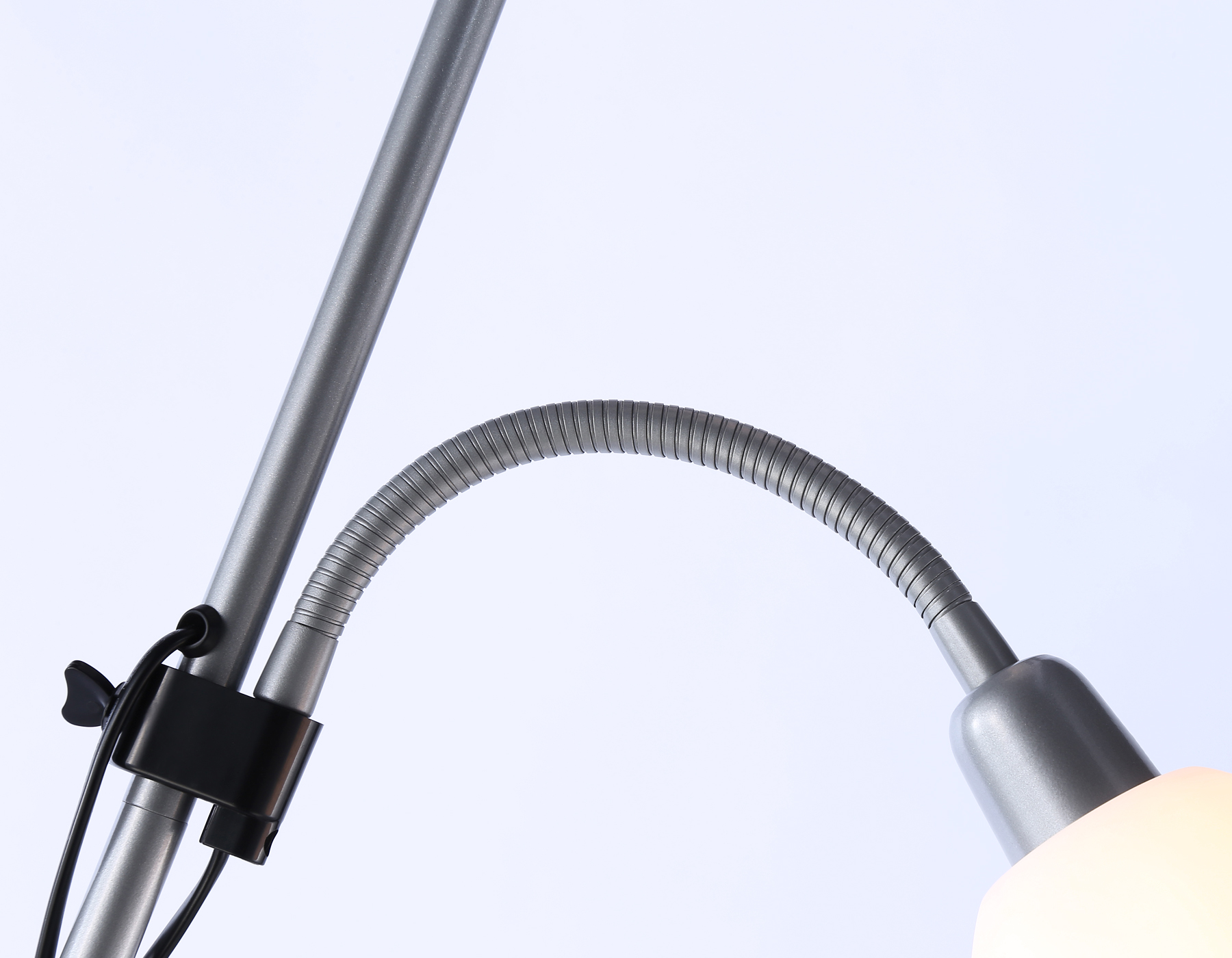 картинка Светильник напольный с выключателем на проводе