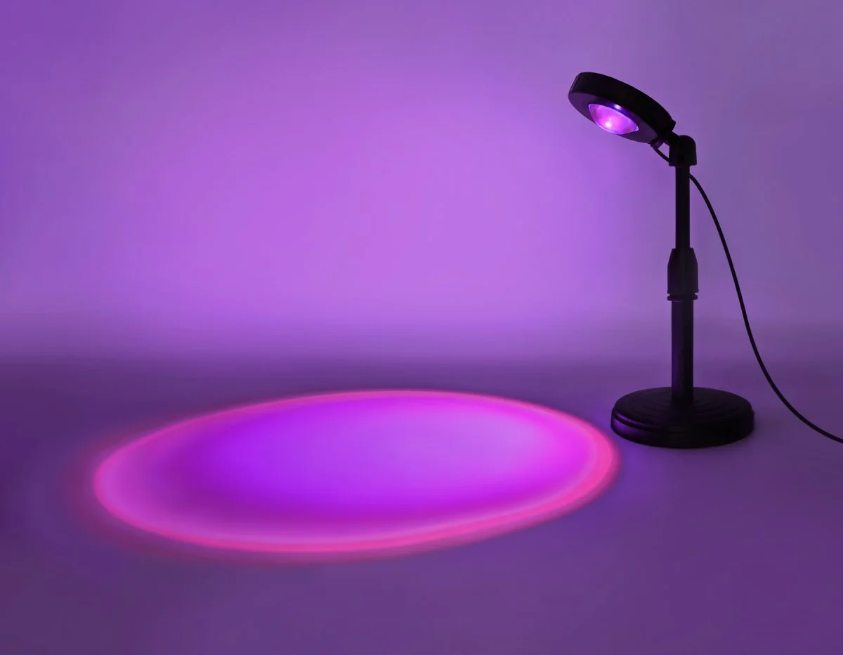 картинка Атмосферная светодиодная настольная лампа с пультом DE8385