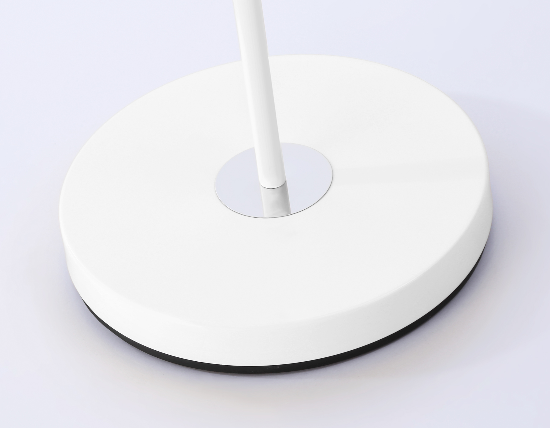 картинка Светильник напольный с выключателем на проводе