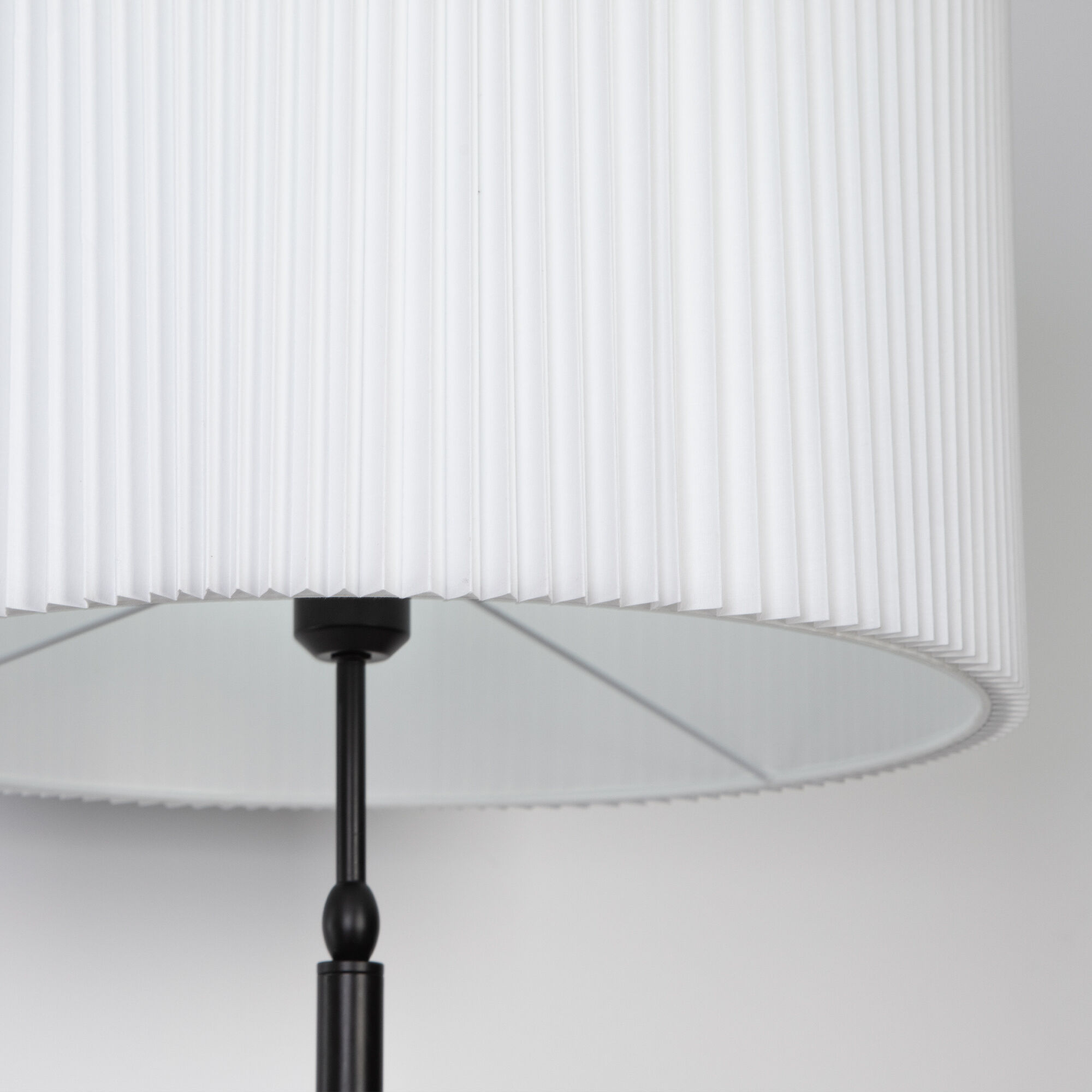 картинка Напольный светильник с тканевым абажуром 01163/1 черный