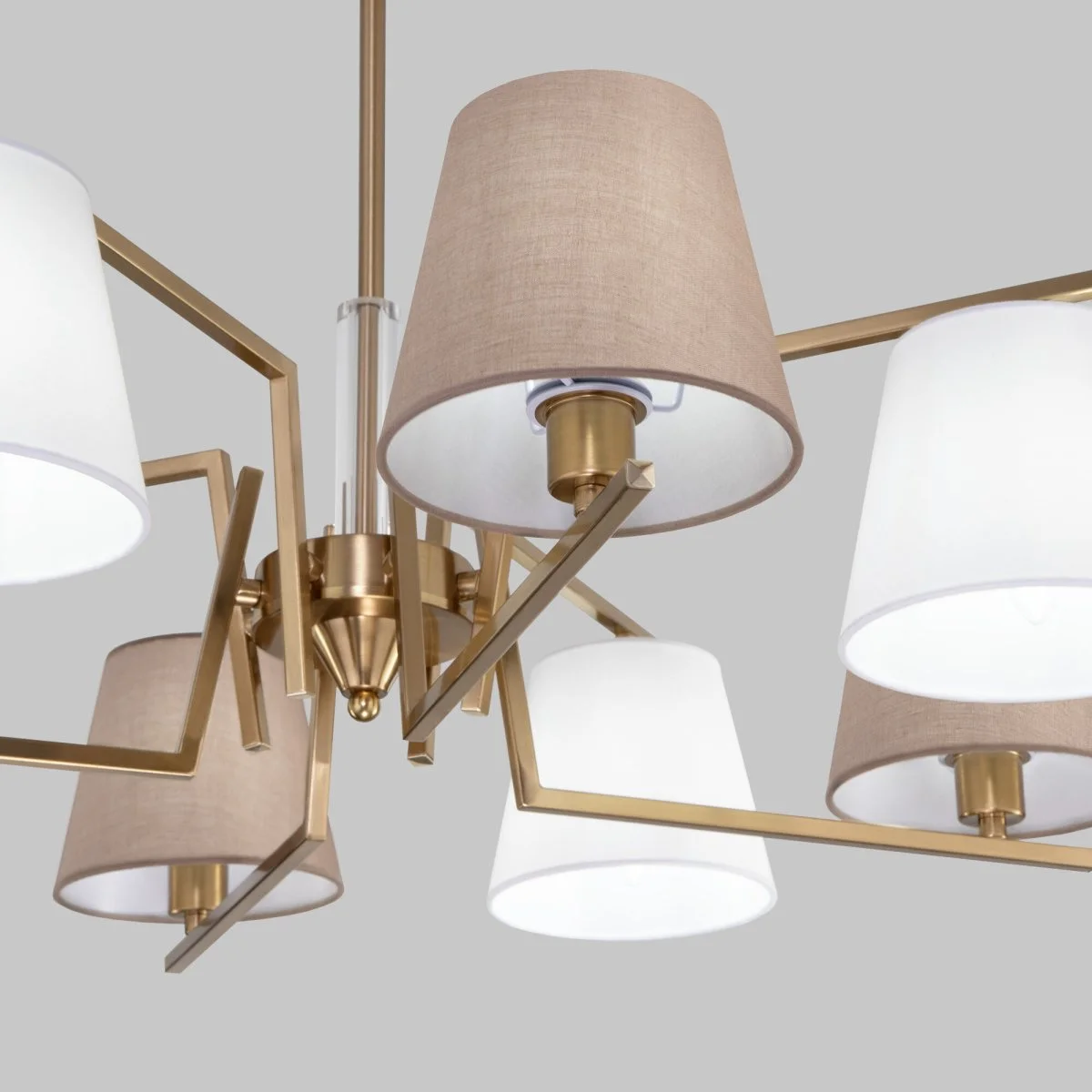 картинка Умная потолочная люстра с тканевыми абажурами 60149/8 латунь