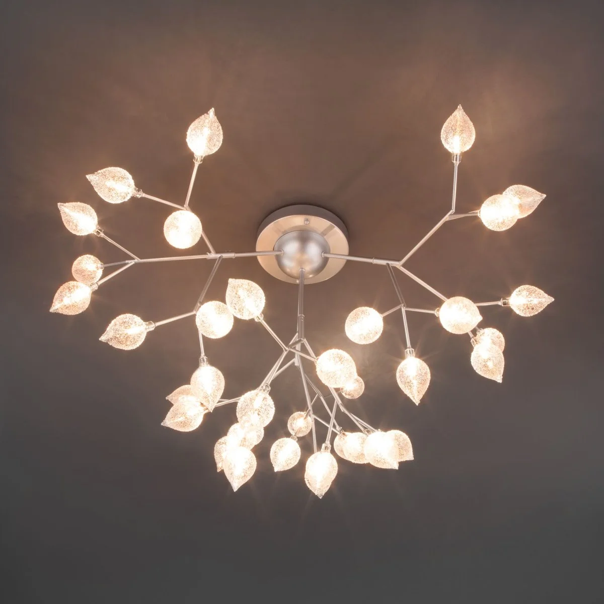 картинка Умная потолочная люстра серебряного цвета 548 Smart