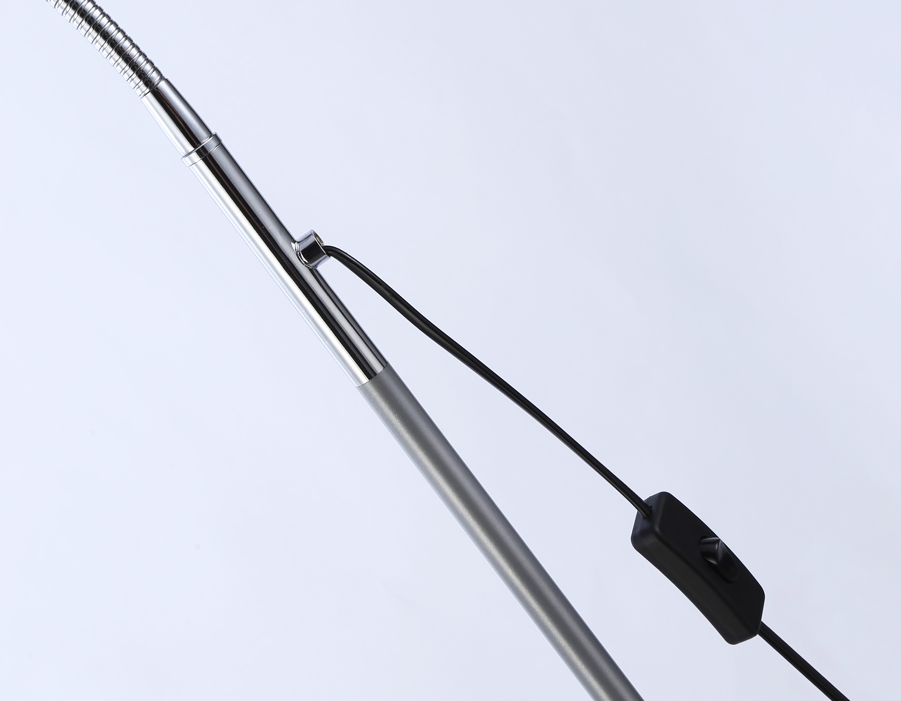 картинка Светильник напольный с выключателем на проводе