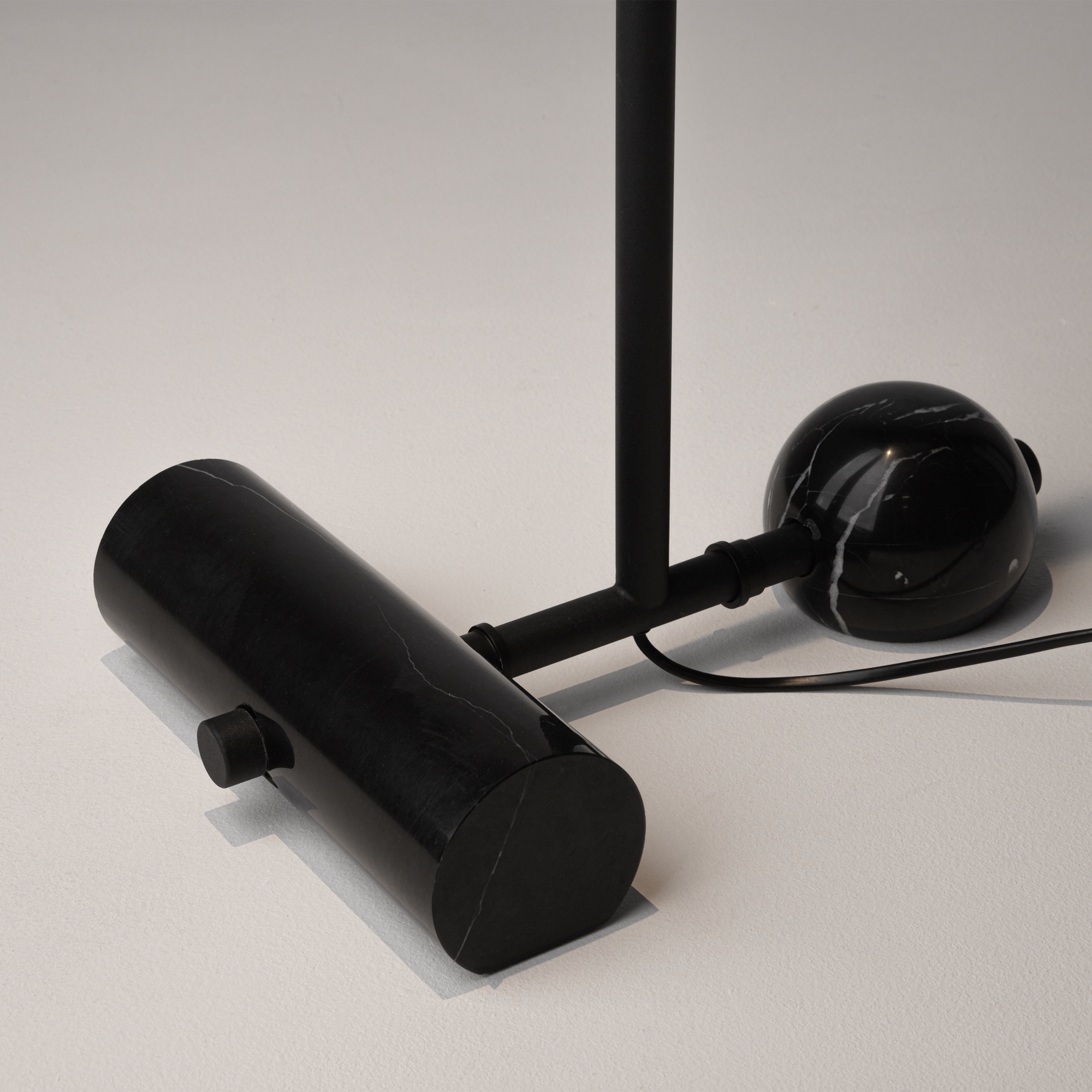 картинка Напольный светильник (торшер) Maytoni MOD372FL-L10B3K