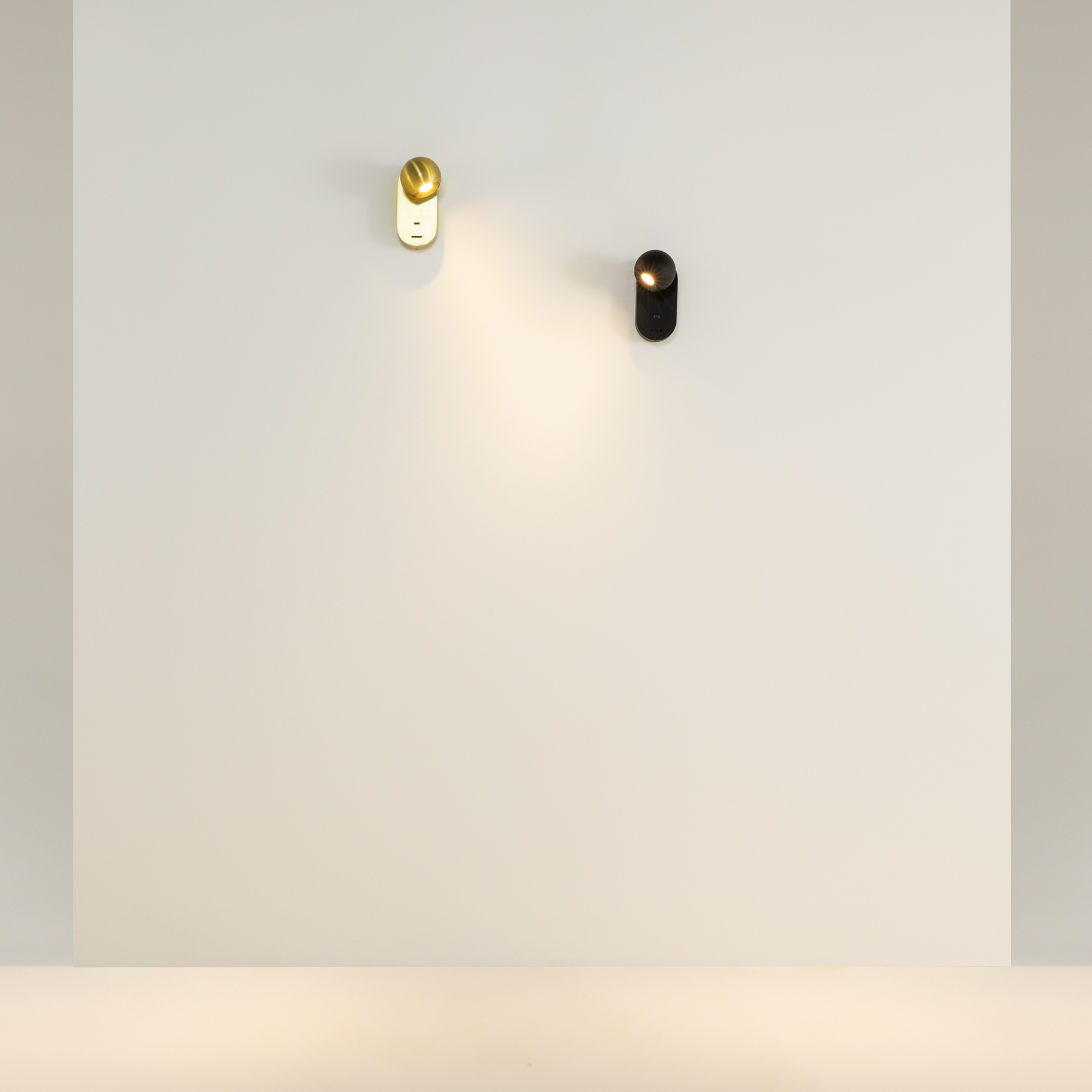 картинка Настенный светильник (бра) Maytoni MOD434WL-L5B3K