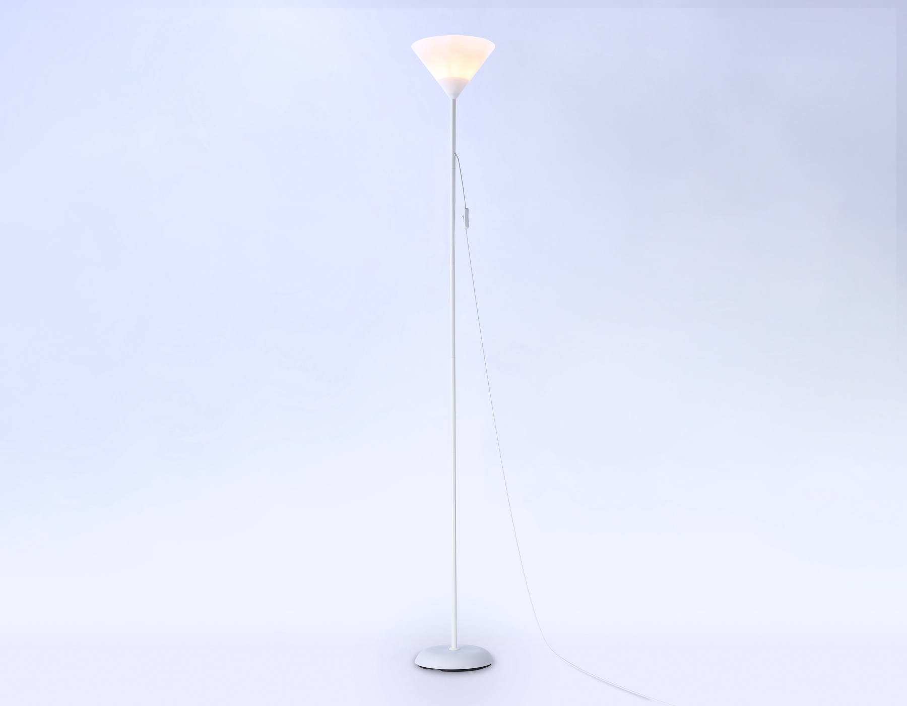 картинка Светильник напольный с выключателем на проводе