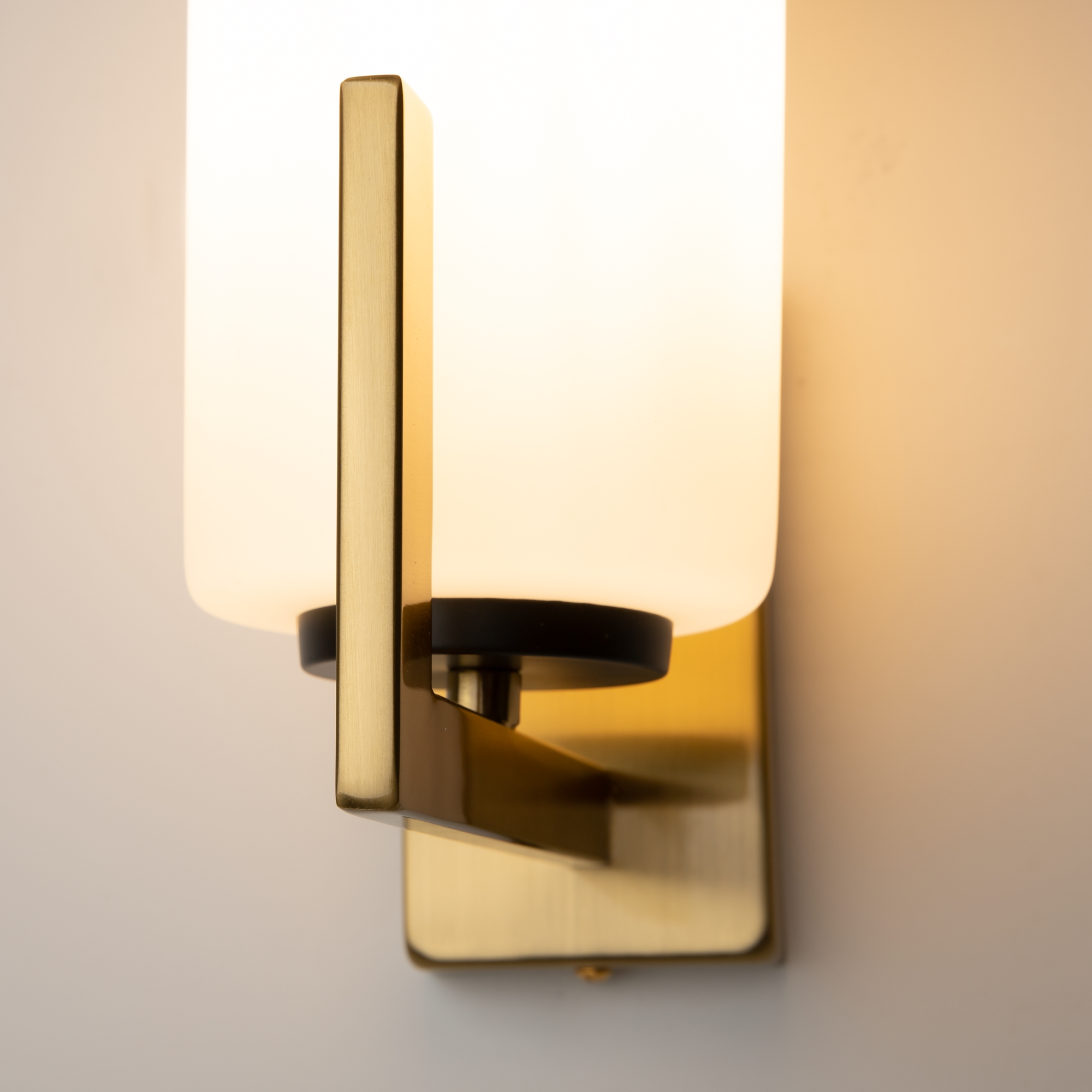 картинка Настенный светильник (бра) Maytoni MOD089WL-01BS