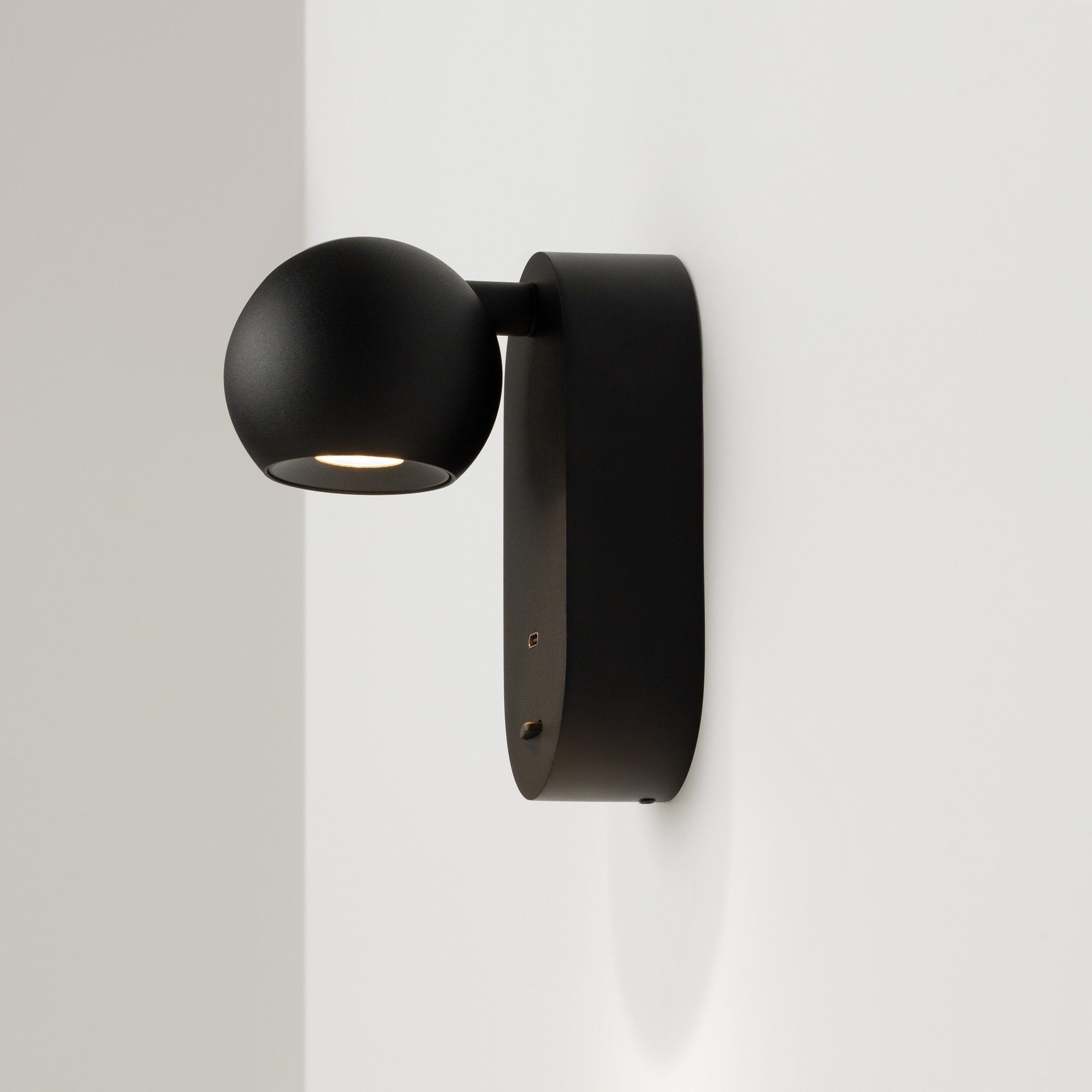 картинка Настенный светильник (бра) Maytoni MOD434WL-L5B3K