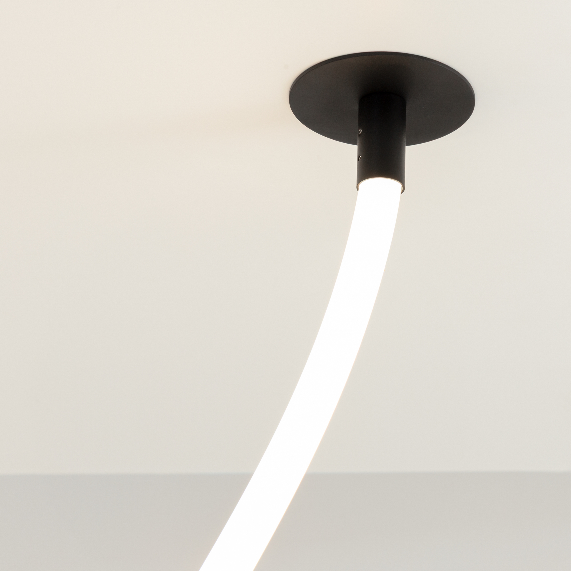 картинка Подвесной светильник Maytoni MOD146PL-L40B3K