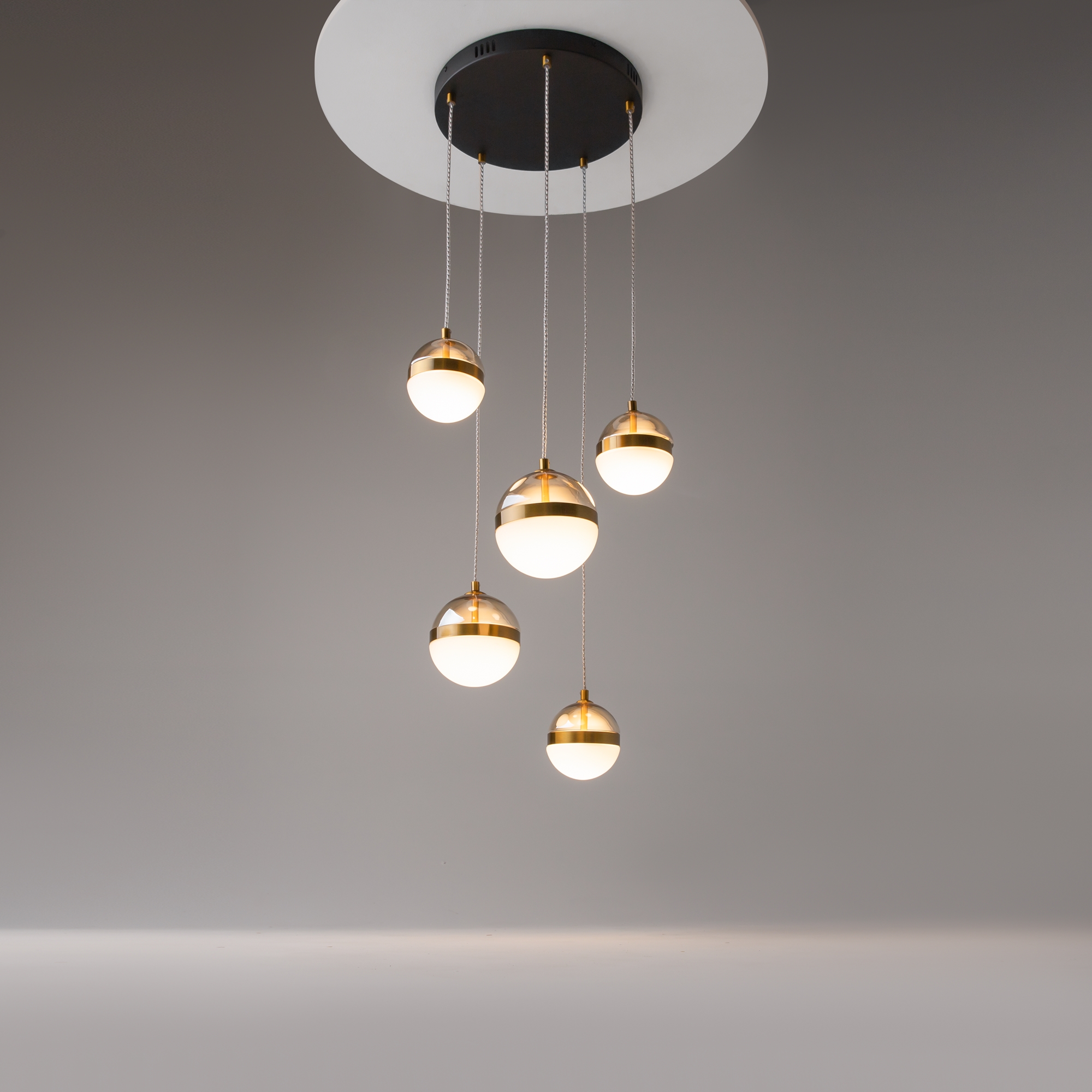 картинка Подвесной светильник Maytoni MOD295PL-L60BBS3K