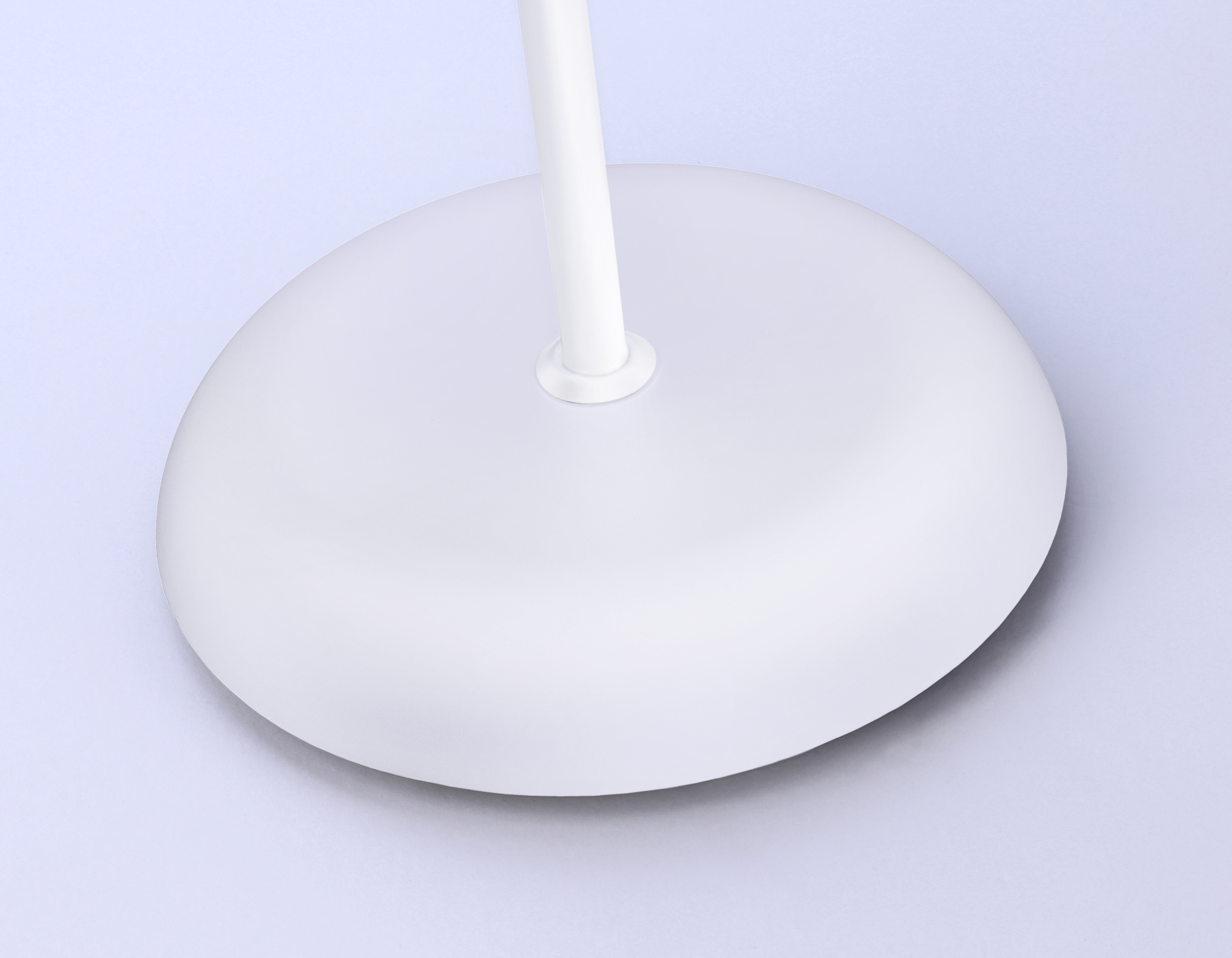 картинка Светильник напольный с выключателем на проводе