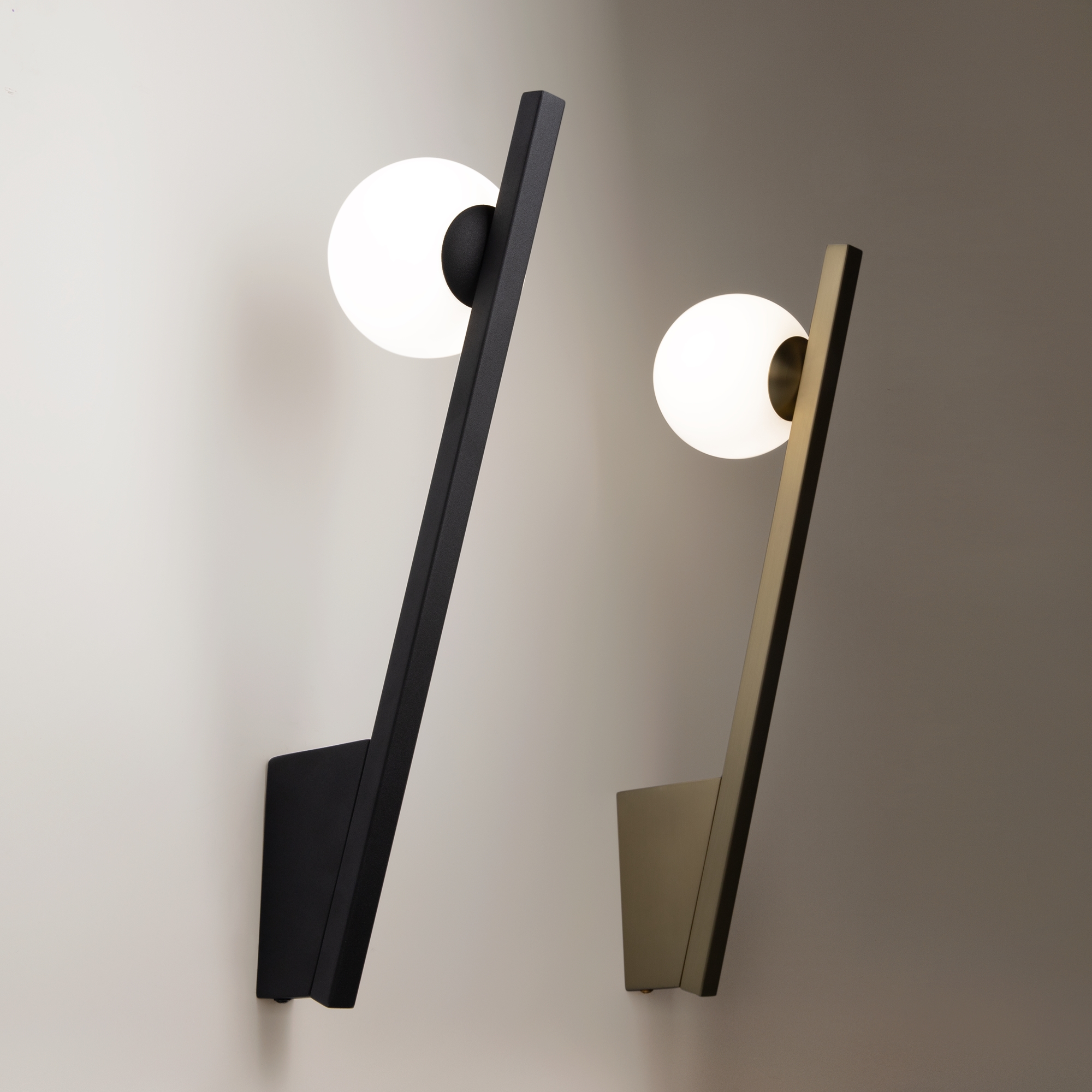 картинка Настенный светильник (бра) Maytoni MOD175WL-01B