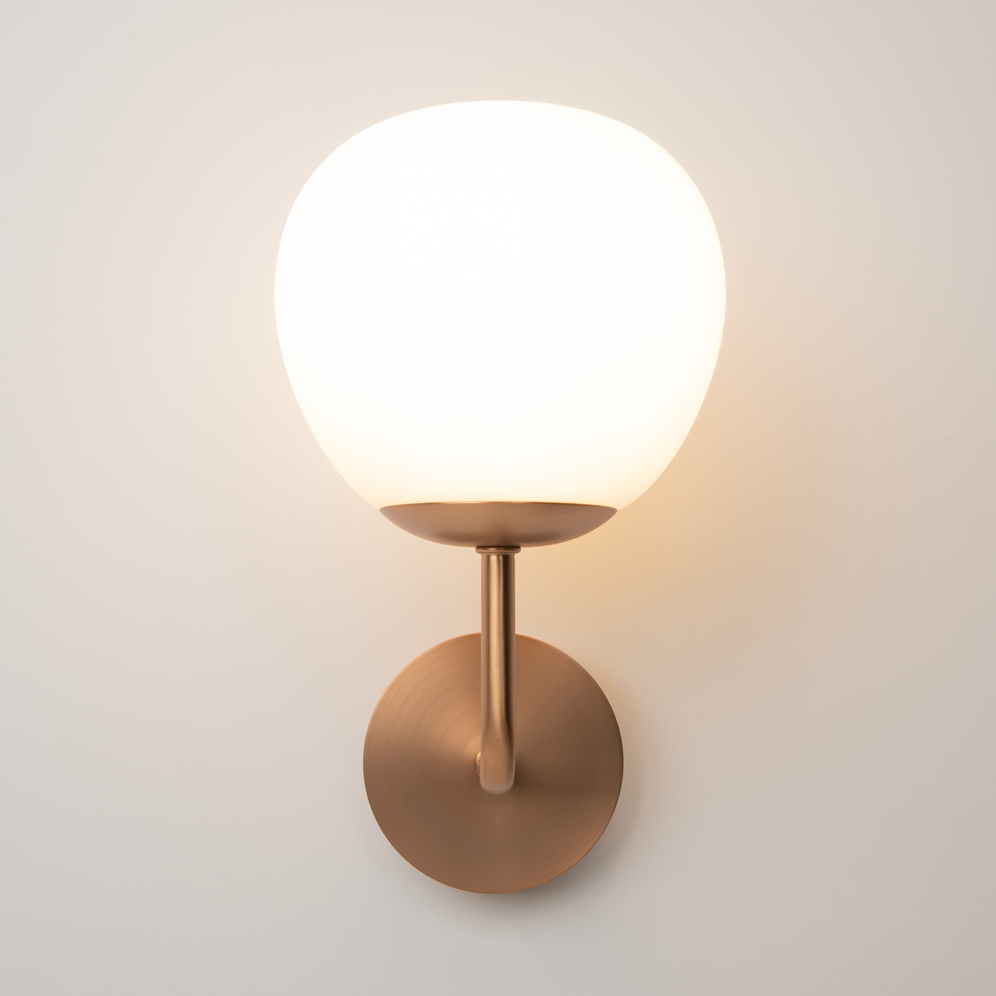 картинка Настенный светильник (бра) Maytoni MOD221-WL-01-G