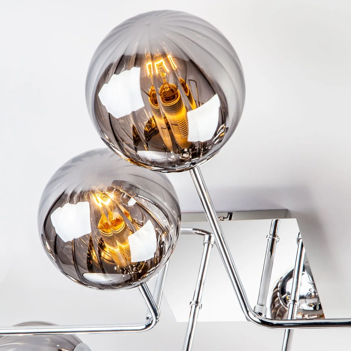 картинка Потолочный светильник с круглыми стеклянными плафонами 30140/8 хром