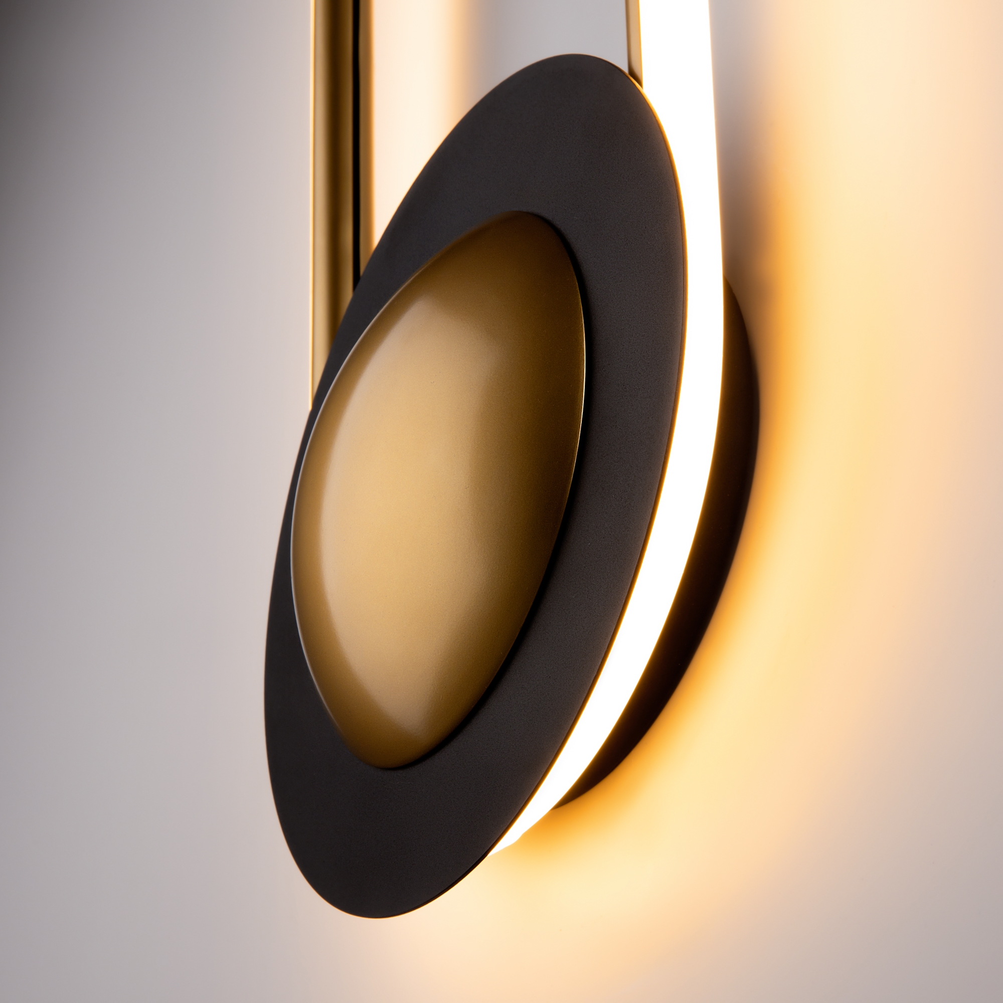 картинка Настенный светильник (бра) Maytoni MOD357WL-L16BS3K1