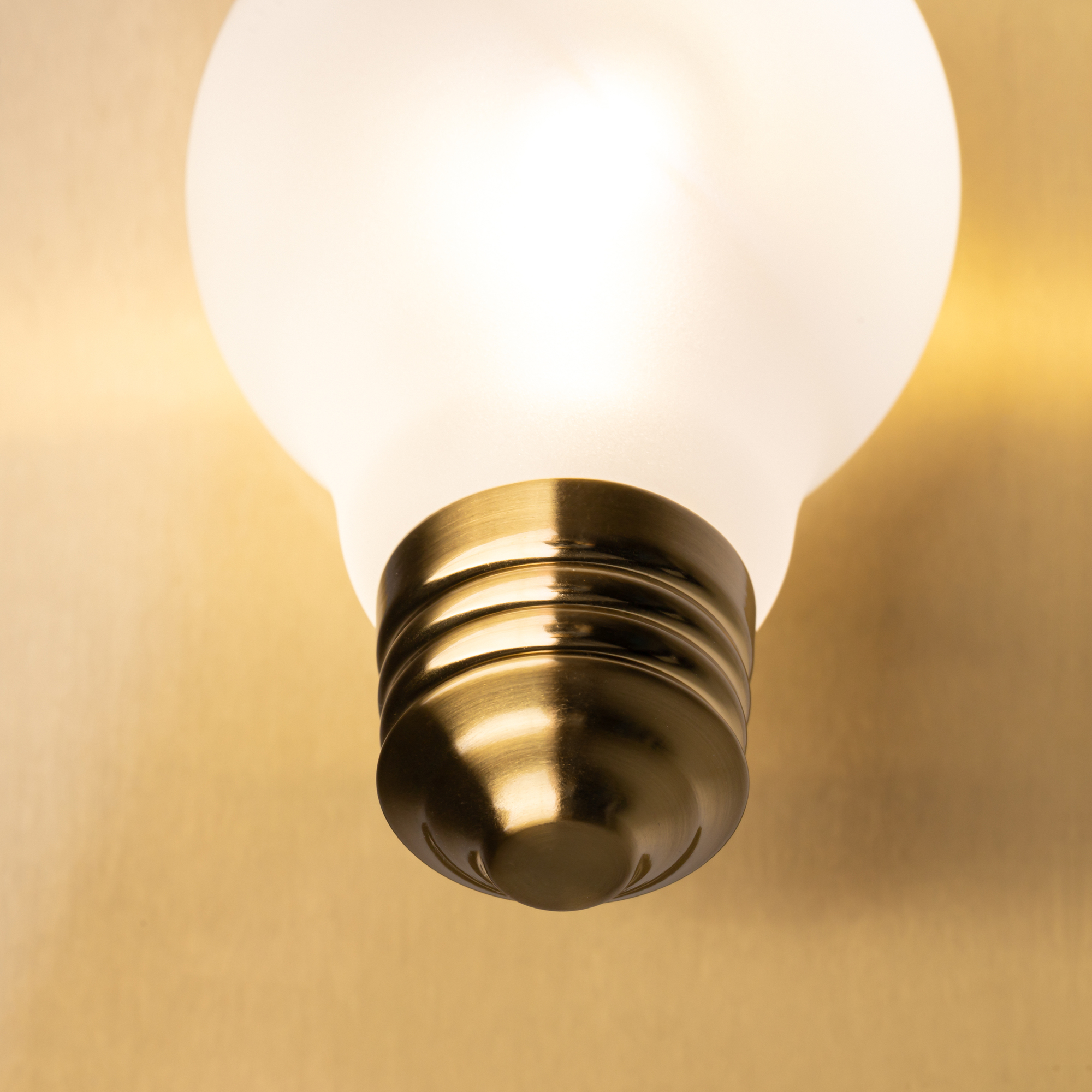 картинка Настенный светильник (бра) Freya FR5372WL-01BS