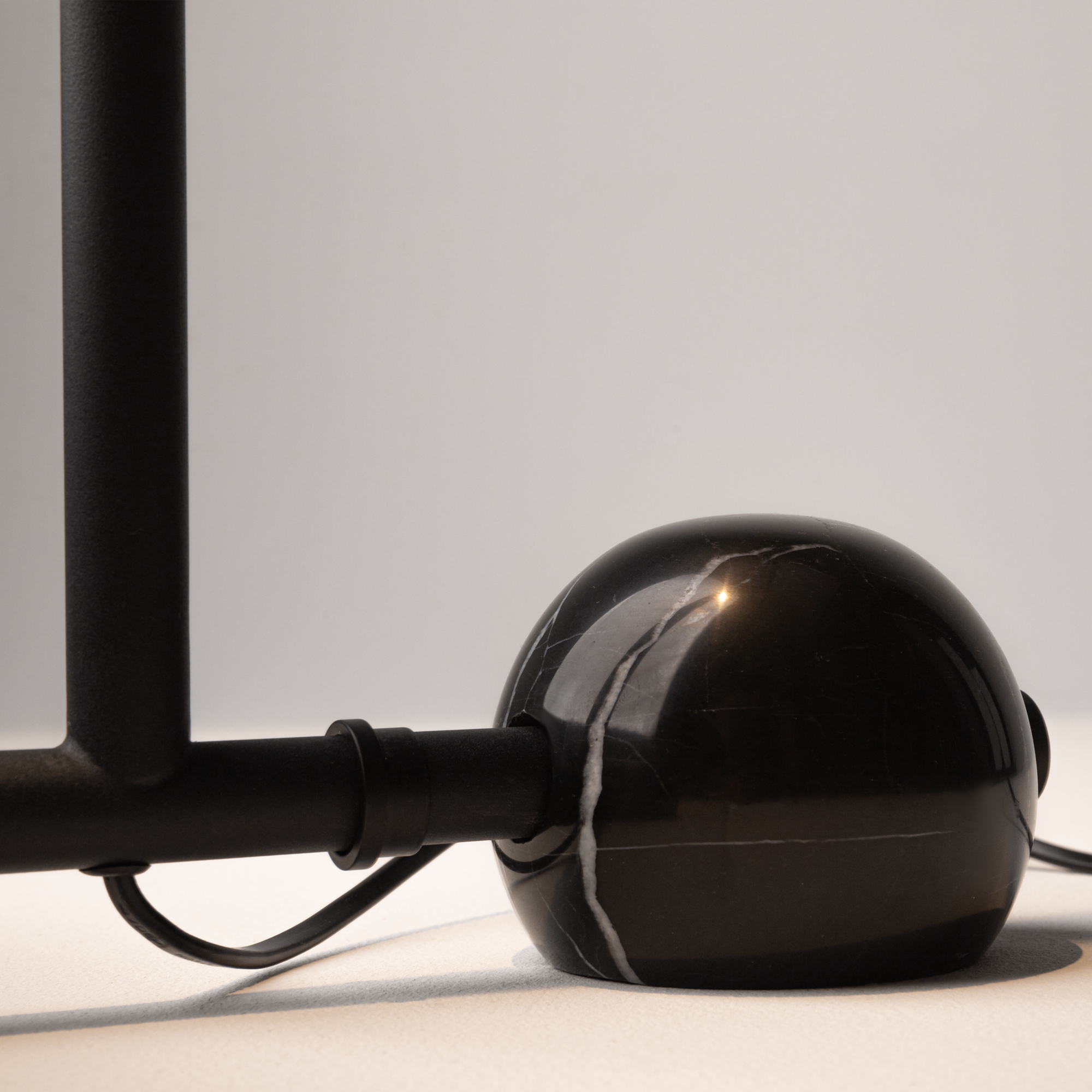 картинка Напольный светильник (торшер) Maytoni MOD372FL-L10B3K