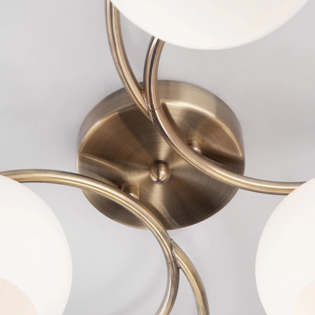 картинка Потолочная люстра с плафонами 30144/4 античная бронза