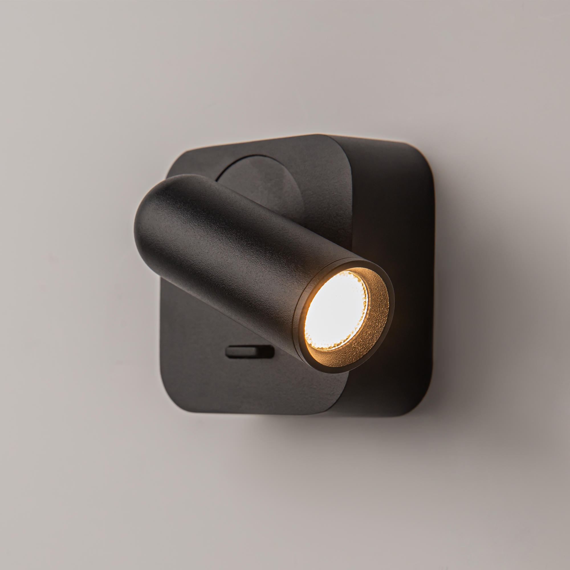 картинка Настенный светильник (бра) Technical C039WL-L3B3K