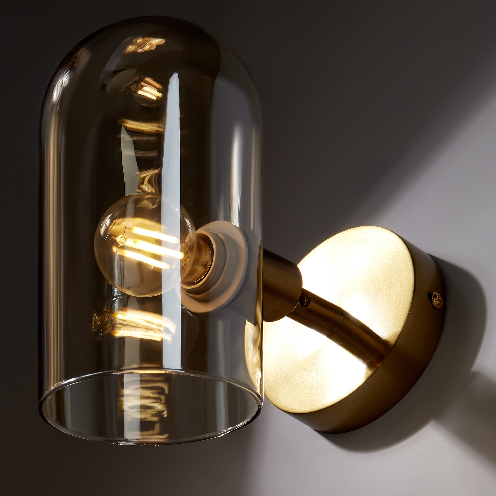 картинка Настенный светильник (бра) Freya FR5427WL-01BS