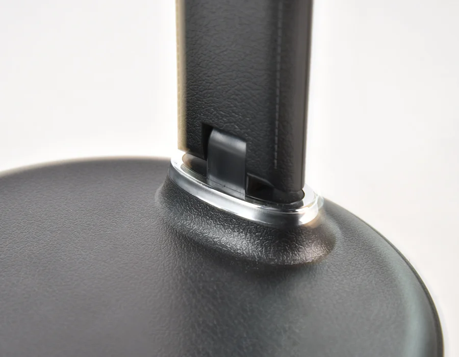 картинка Светодиодная настольная лампа с беспроводной зарядкой DE521