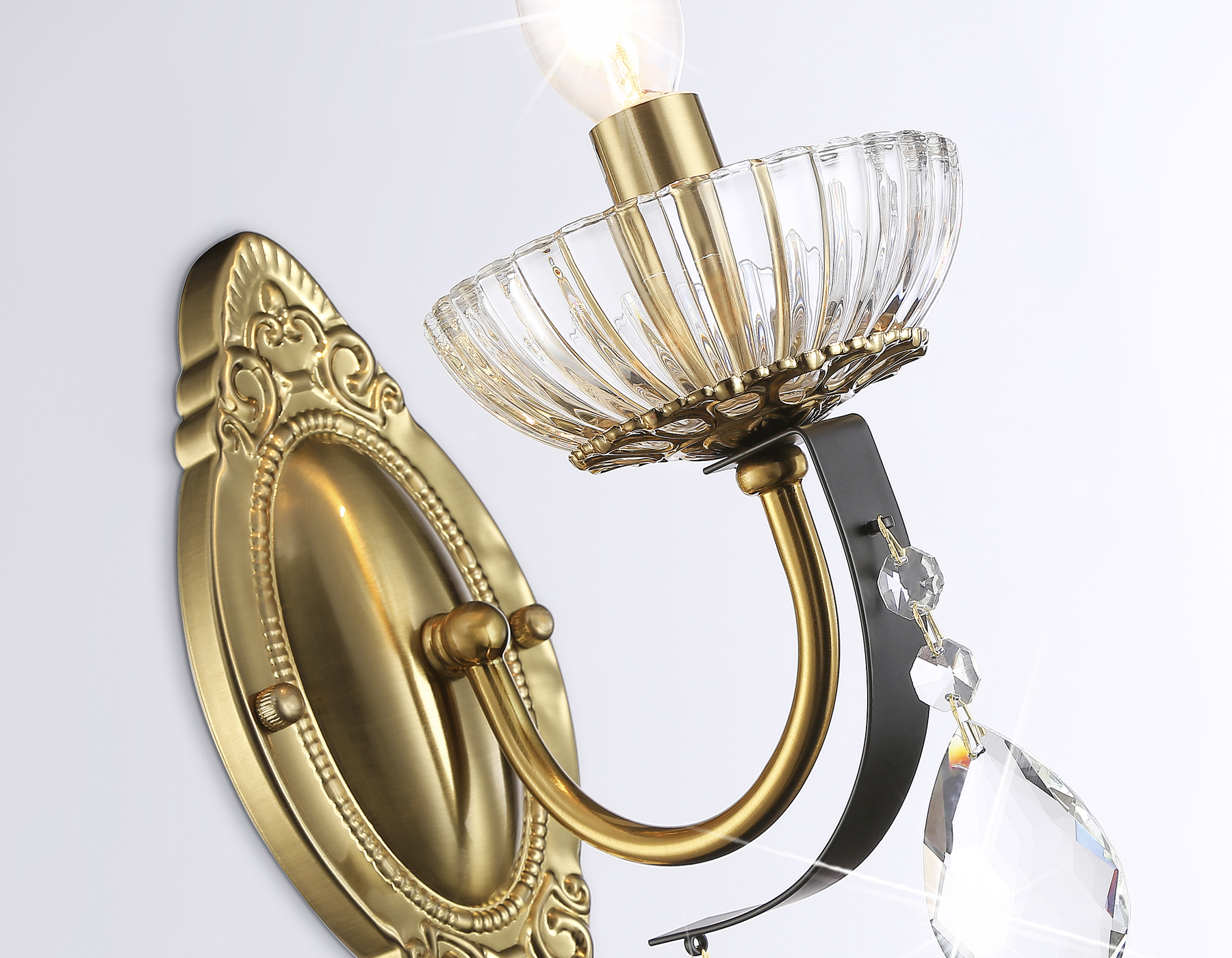 картинка Настенный светильник с хрусталем TR4954