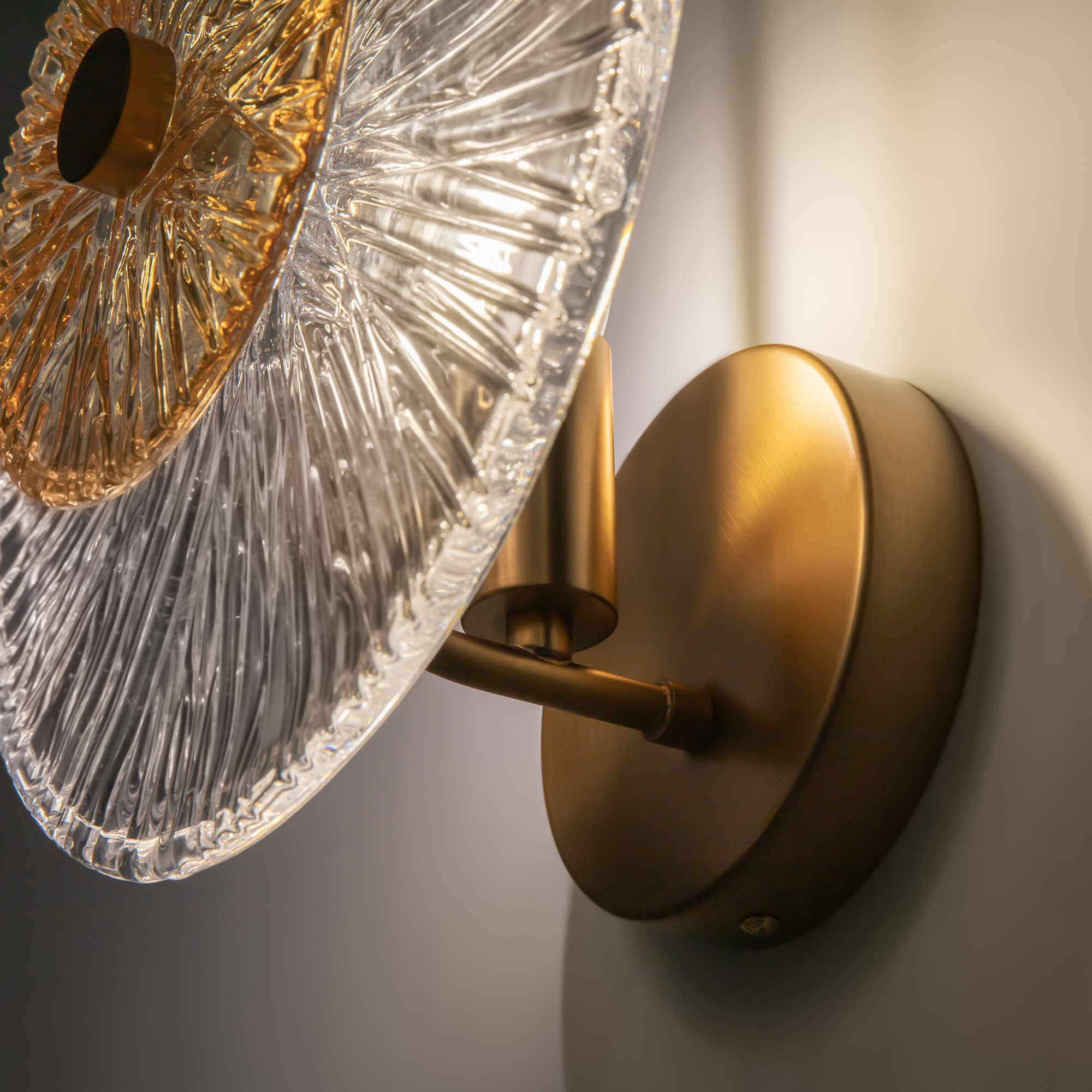 картинка Настенный светильник (бра) Maytoni MOD007WL-01G