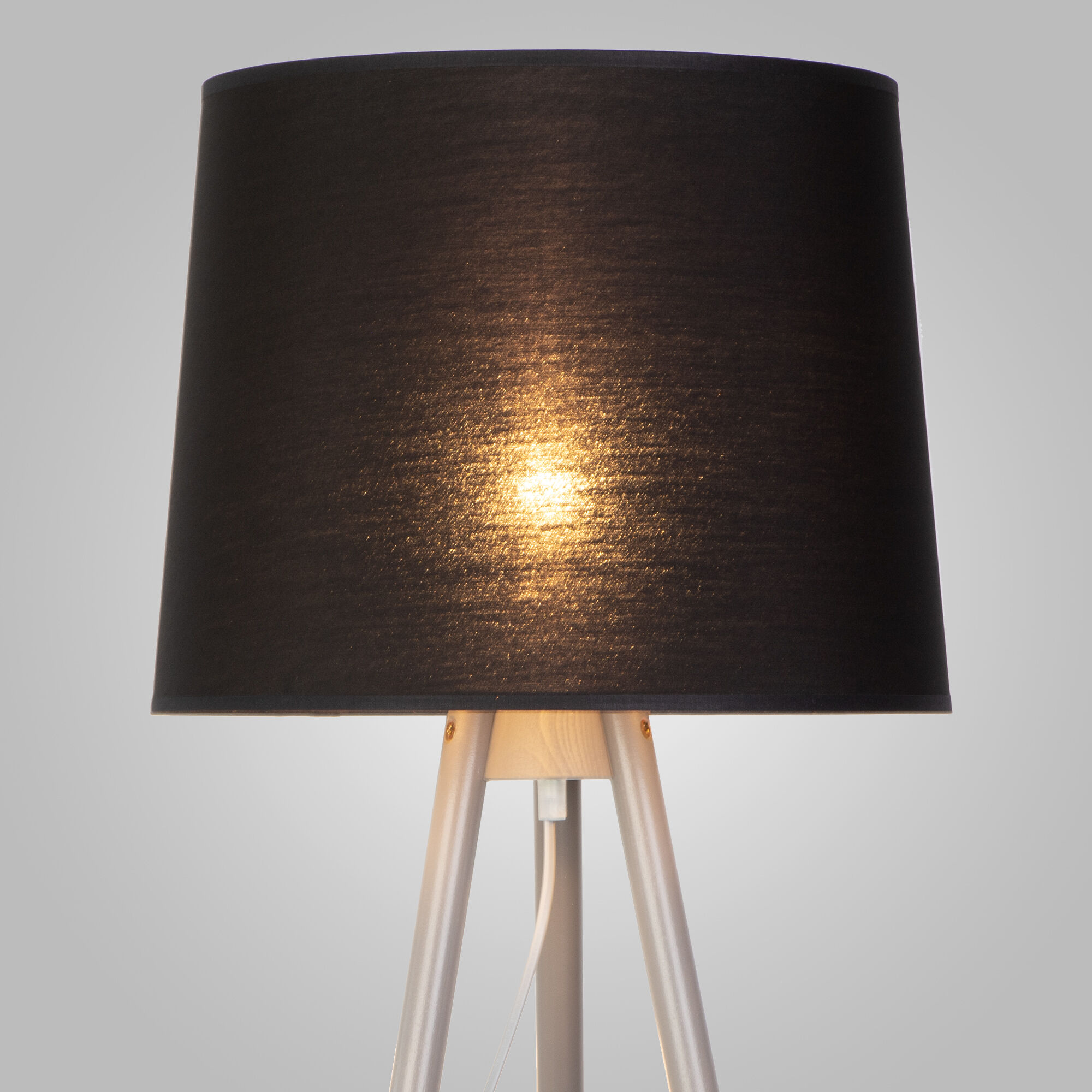 картинка Торшер на треноге черный 1091 lozano