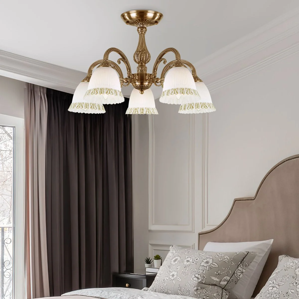 картинка Классическая люстра со стеклянными плафонами 60107/5 античная бронза