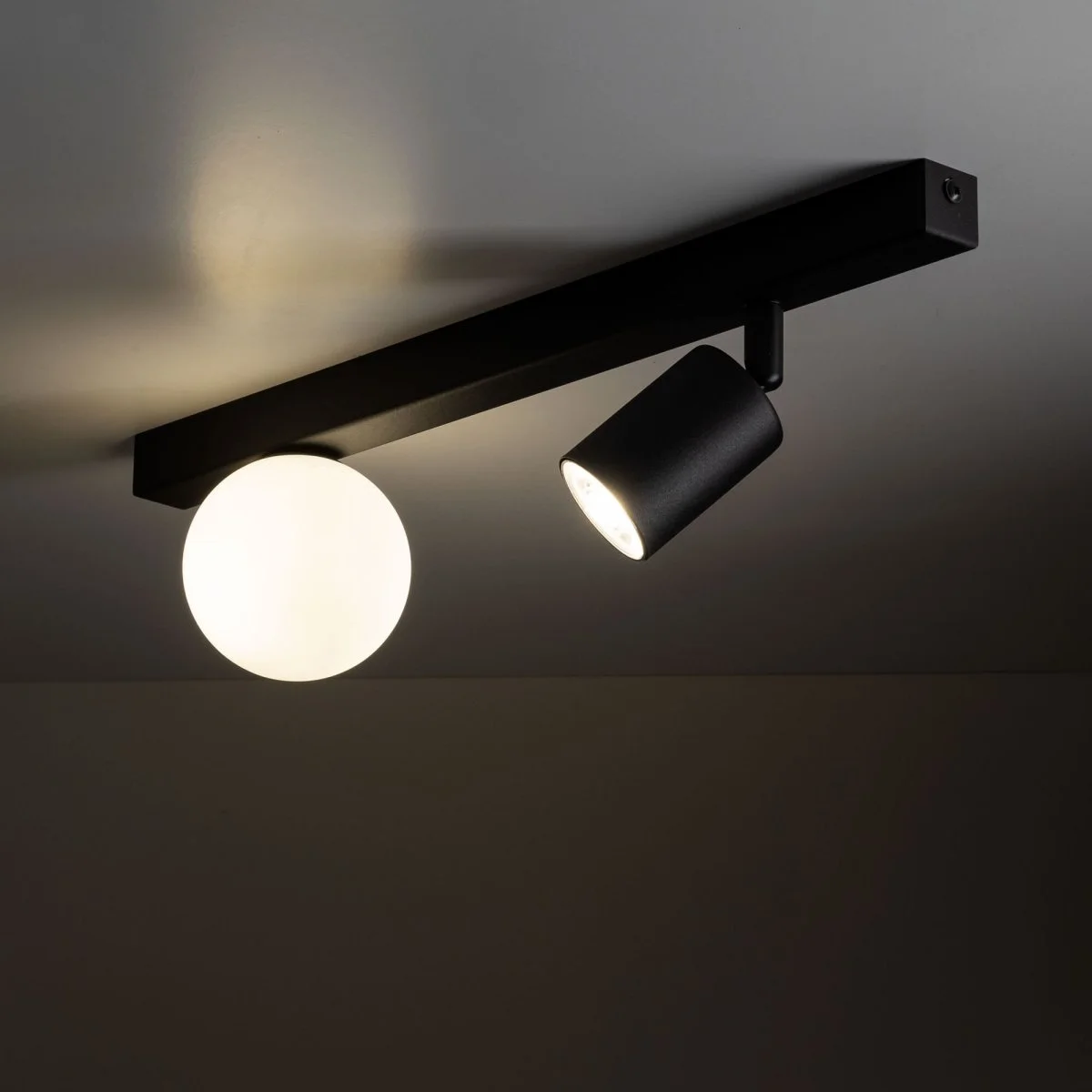 картинка Настенный светильник со стеклянным плафоном 10000 Vox