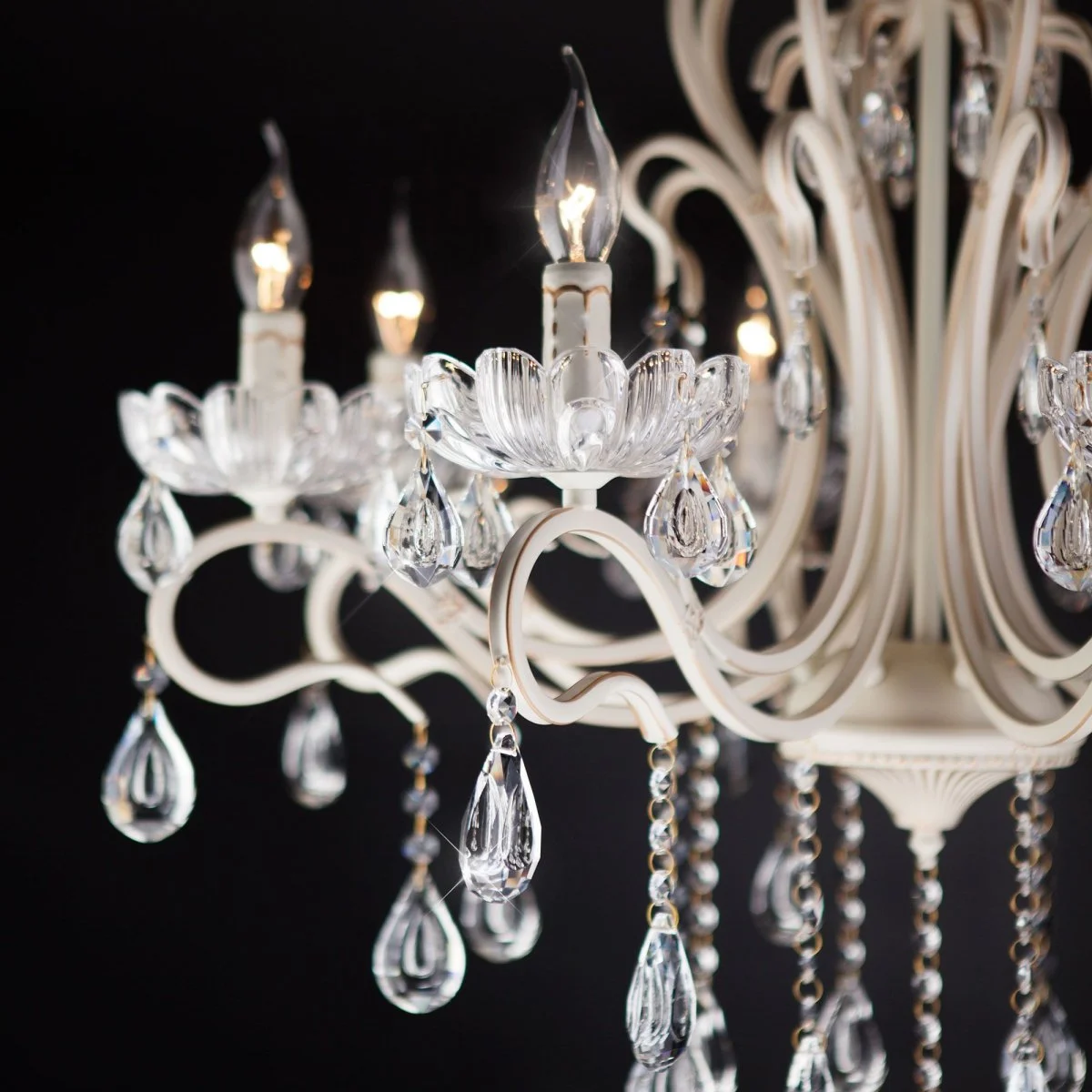 картинка Потолочная люстра с хрусталем 12205/8 белый